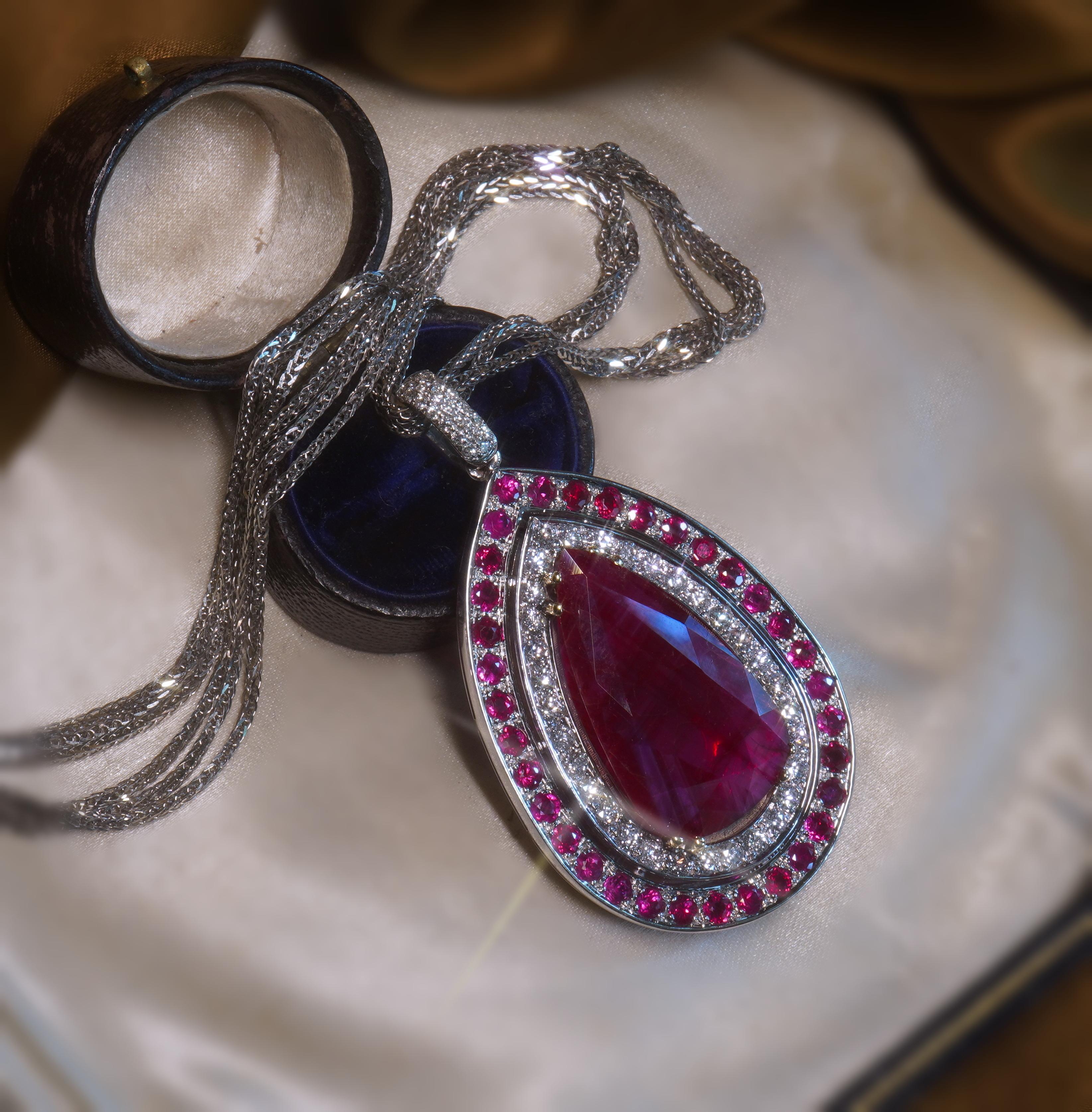 18K Ruby Unheated AGL Diamond Necklace Pendant Vintage Natural Huge 14.58 Carats For Sale 8