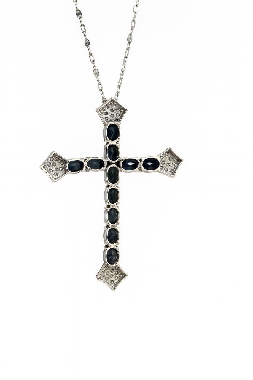 18k Natural Sapphire Cross In New Condition For Sale In Firenze, FI