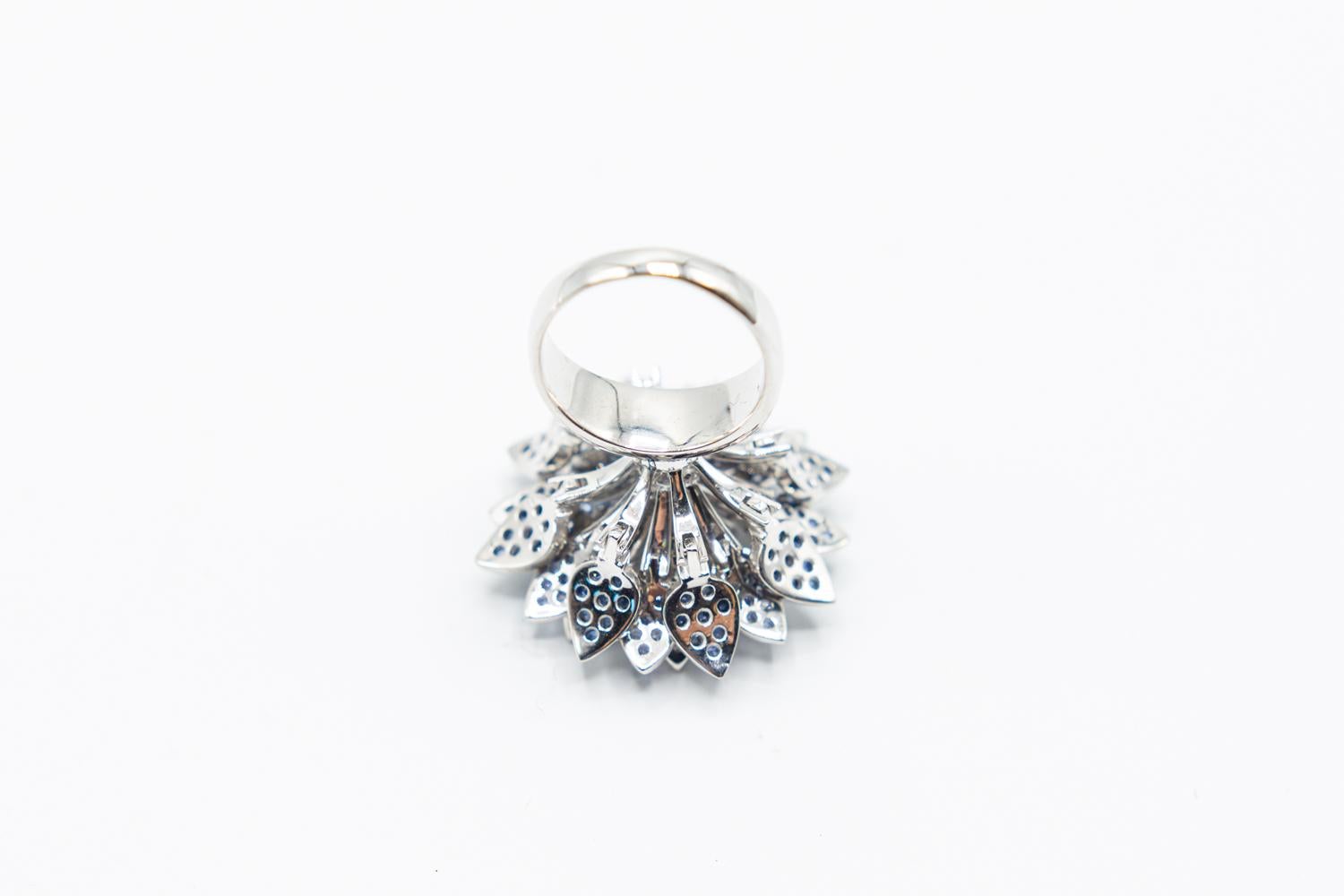 18 Karat Sapphire and Diamond Floral Mobile Ring/spinner Effy flower ring. For Sale 4