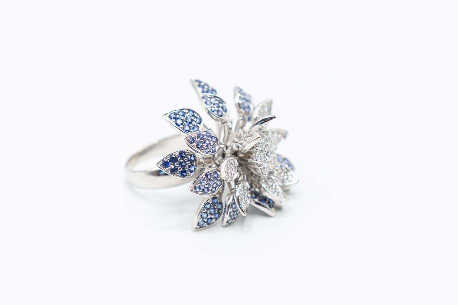 18 Karat Sapphire and Diamond Floral Mobile Ring/spinner Effy flower ring. In Good Condition For Sale In Houston, TX
