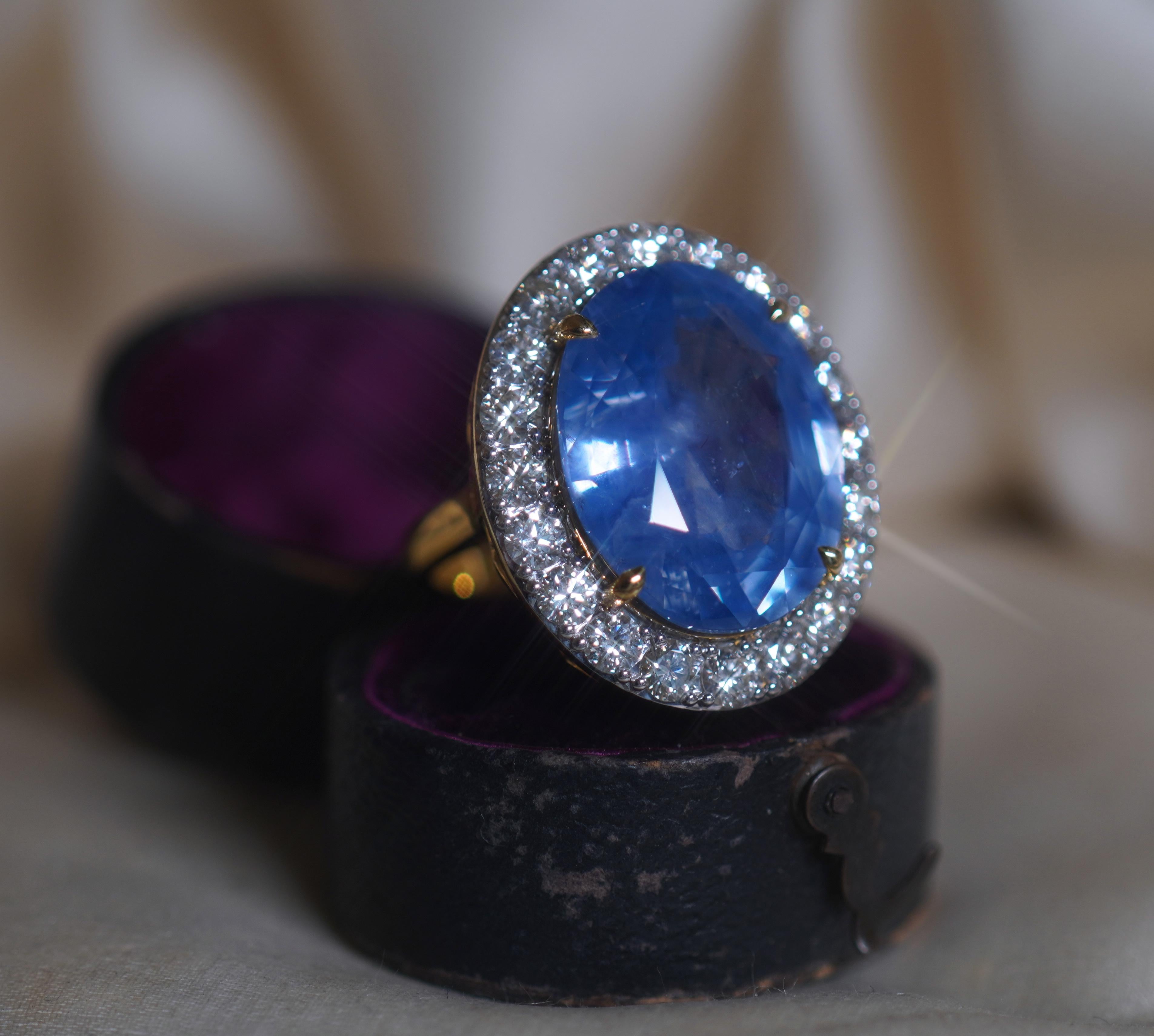 Women's or Men's 18K Sapphire Diamond Ring GIA Unheated Sri Lanka Vintage VVS Huge 21.57 Carats! For Sale