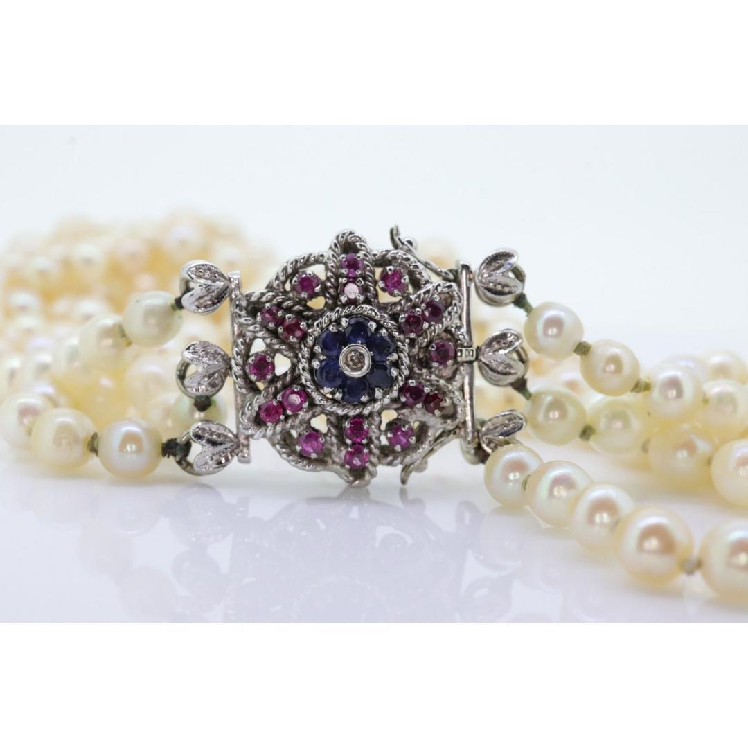 Collar de tres hilos de zafiro, rubí y diamante de 18 quilates con perlas de agua salada graduadas. en Bueno Estado en Port Charlotte, FL