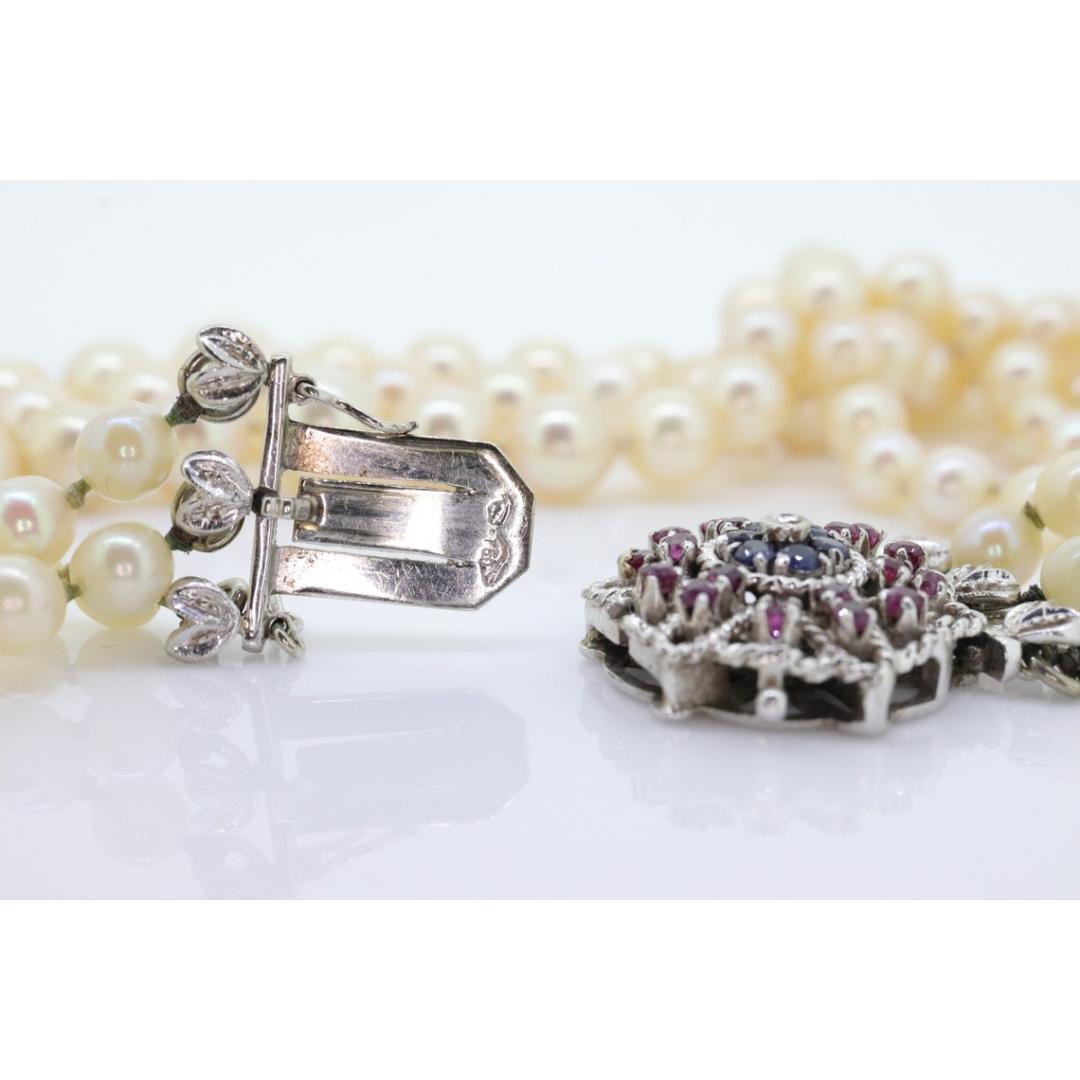 Collar de tres hilos de zafiro, rubí y diamante de 18 quilates con perlas de agua salada graduadas. 2