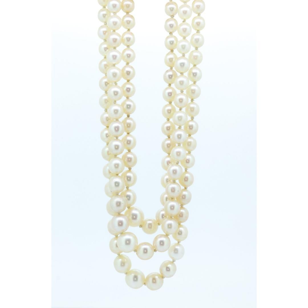 Collar de tres hilos de zafiro, rubí y diamante de 18 quilates con perlas de agua salada graduadas. 4