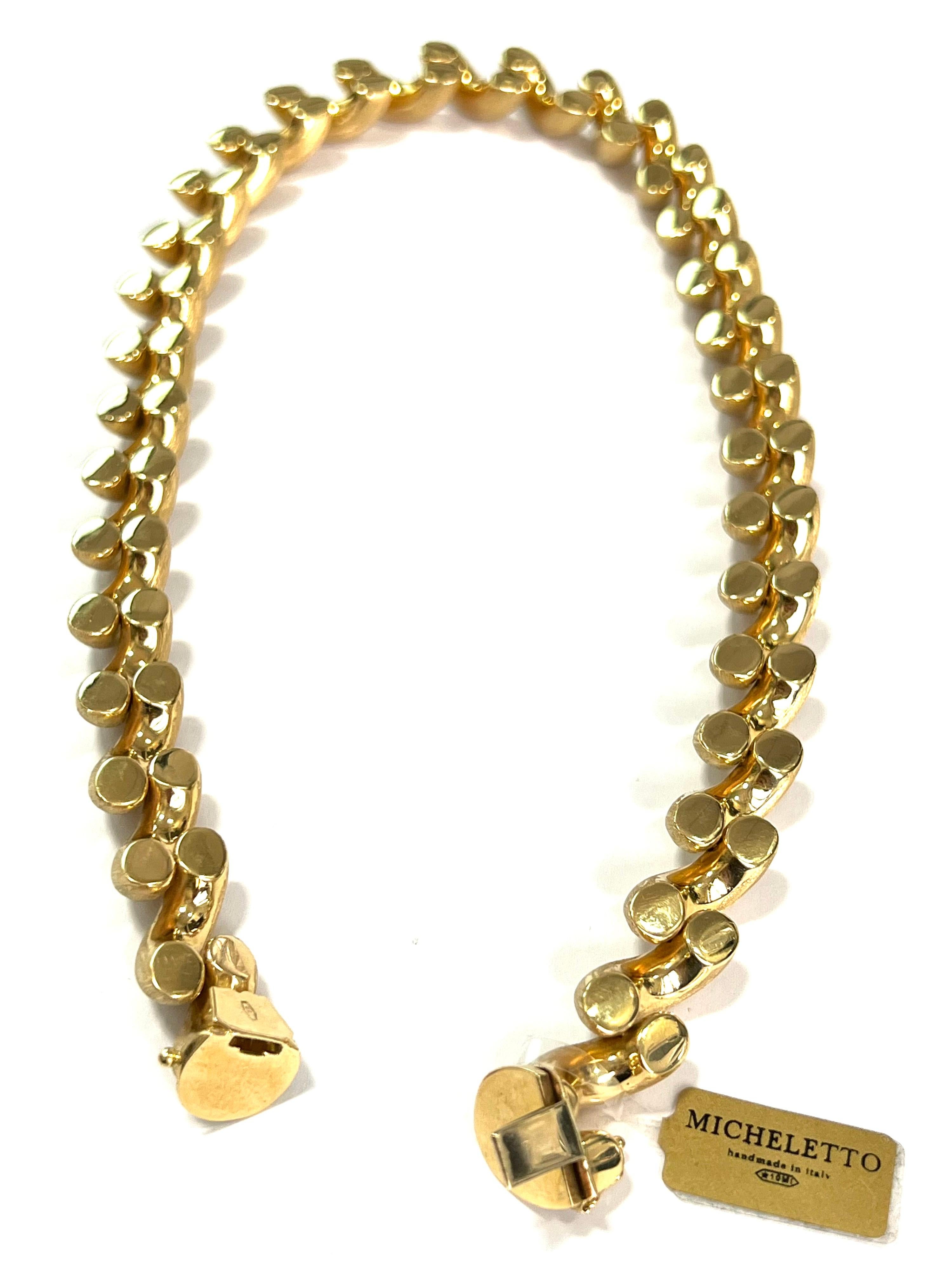 18k satin gold set, necklace and bracelet.
Total gold weight gr. 100
Bracelet:
weight gr. 32.5
Length cm.19
Necklace:
weight gr. 67.5
Length cm.45
Stamp 750