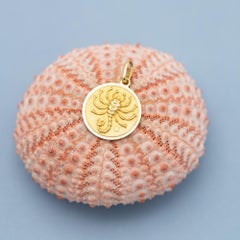 18K Scorpio, Vintage 18 karat zodiac charm pendant - solid yellow gold Star Sign
