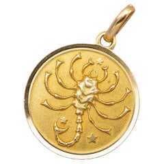 18K Scorpio, Vintage 18 karat zodiac charm pendant - solid yellow gold Star Sign