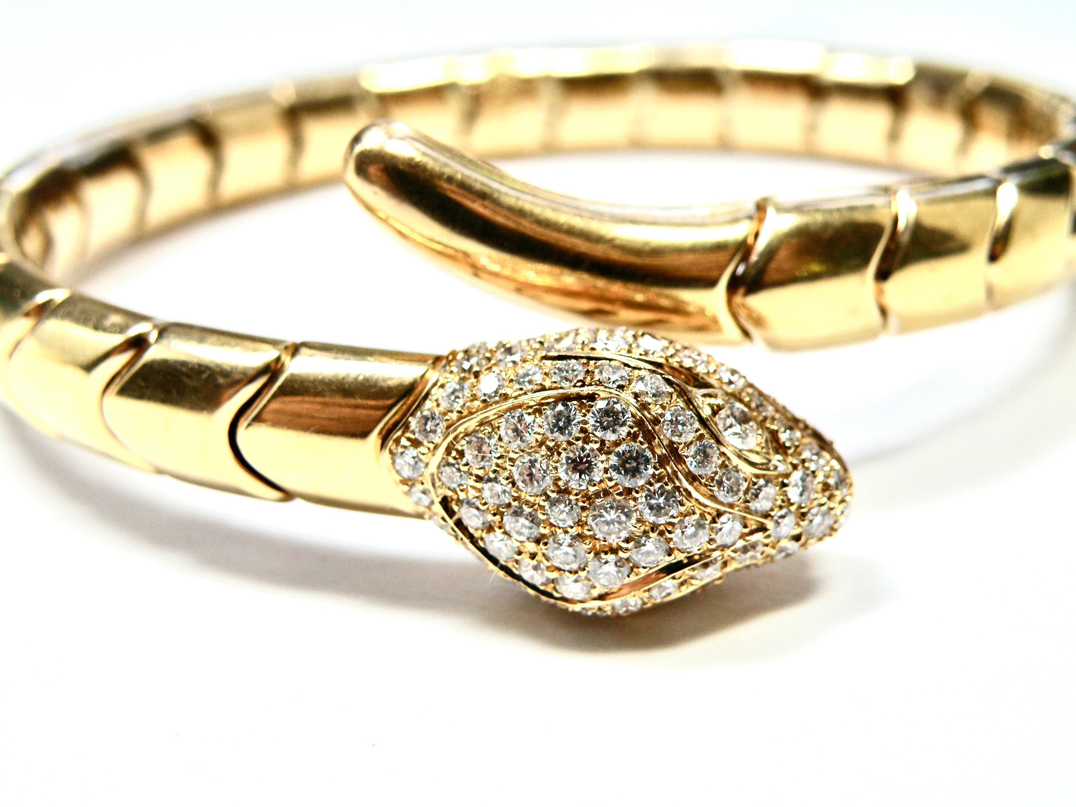 18k snake bracelet with Pave set diamond head by Leo Pizzo In New Condition For Sale In Cohasset, MA