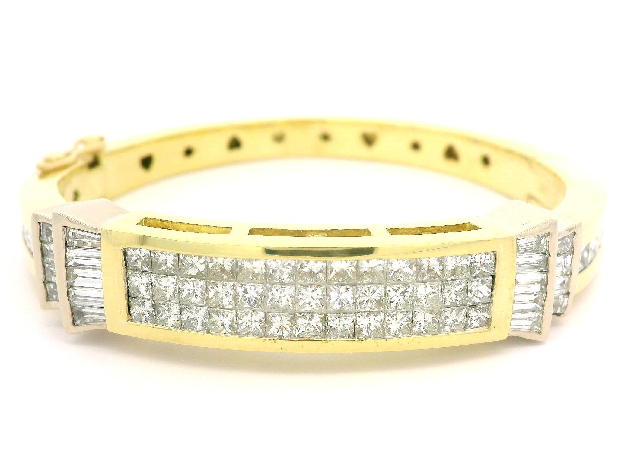 Bracelet jonc à charnières en or massif 18 carats avec diamants brillants de 6,0 carats en vente 4