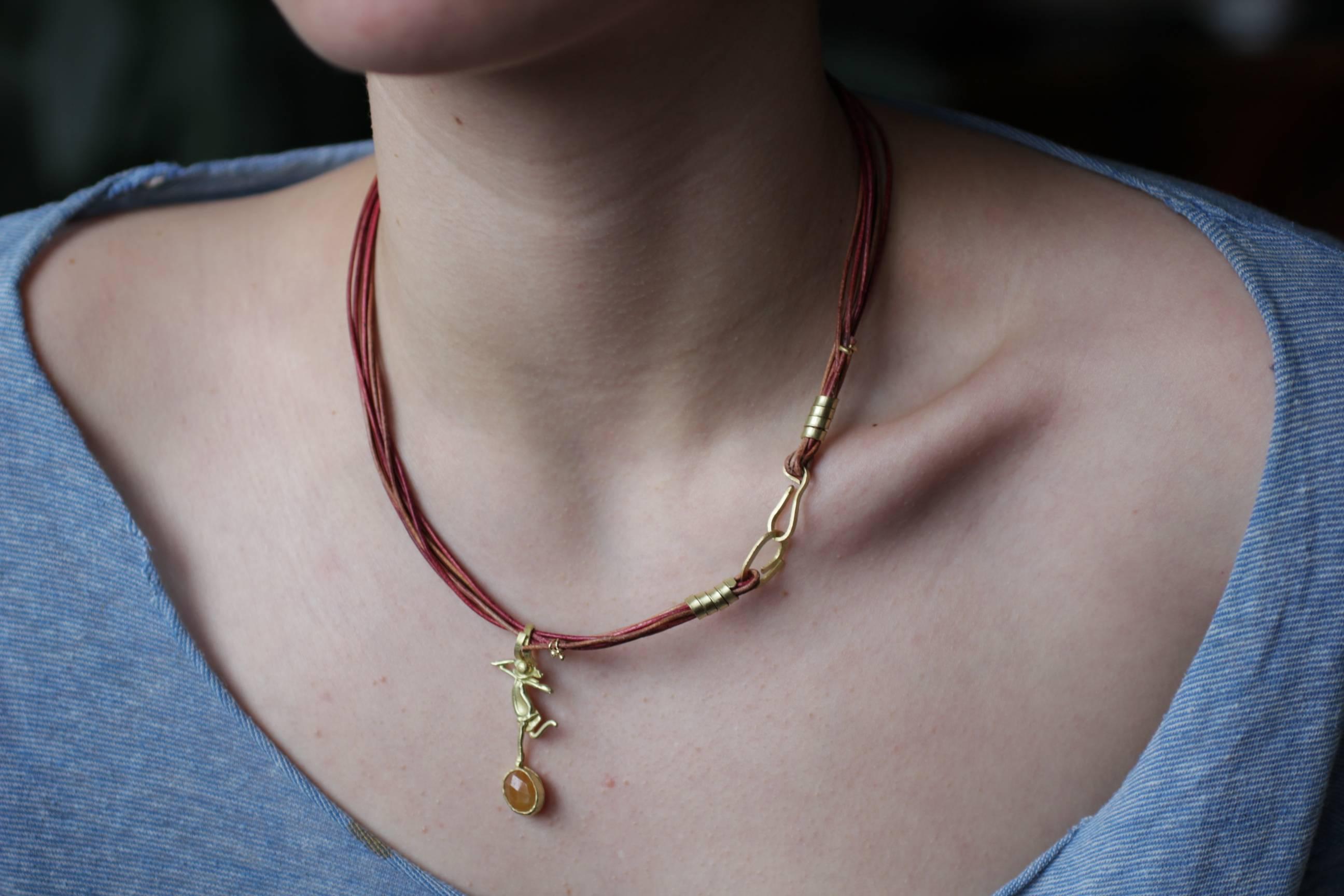 Minimalistische Halskette „She“ mit Anhänger aus 18 Karat Gold mit orangefarbenem Saphir, AB Jewelry NYC im Angebot 7
