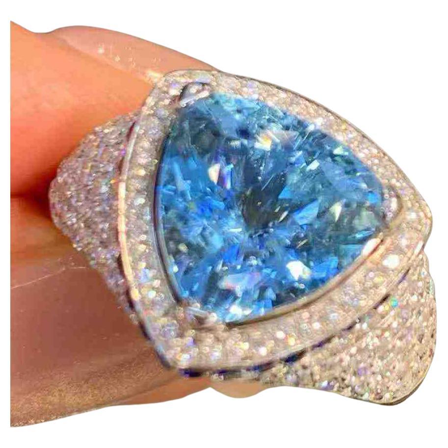 18K Solid Gold Aquamarine 
1ct Pave Diamond Halo Ring – 3.70ct Aquamarine For Sale