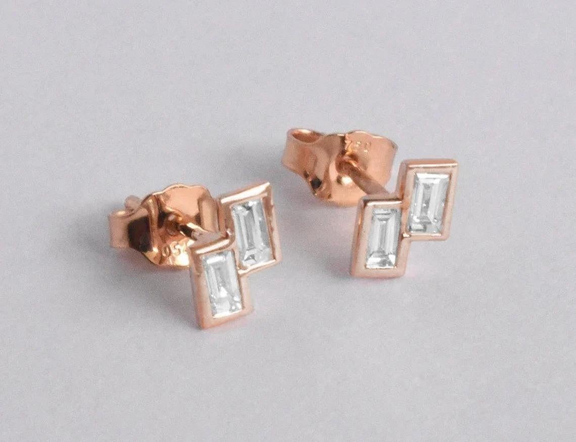 18 Karat massiver Gold Baguette-Diamant-Ohrstecker mit Lünettenfassung Duo Baguette-Ohrstecker im Angebot 1