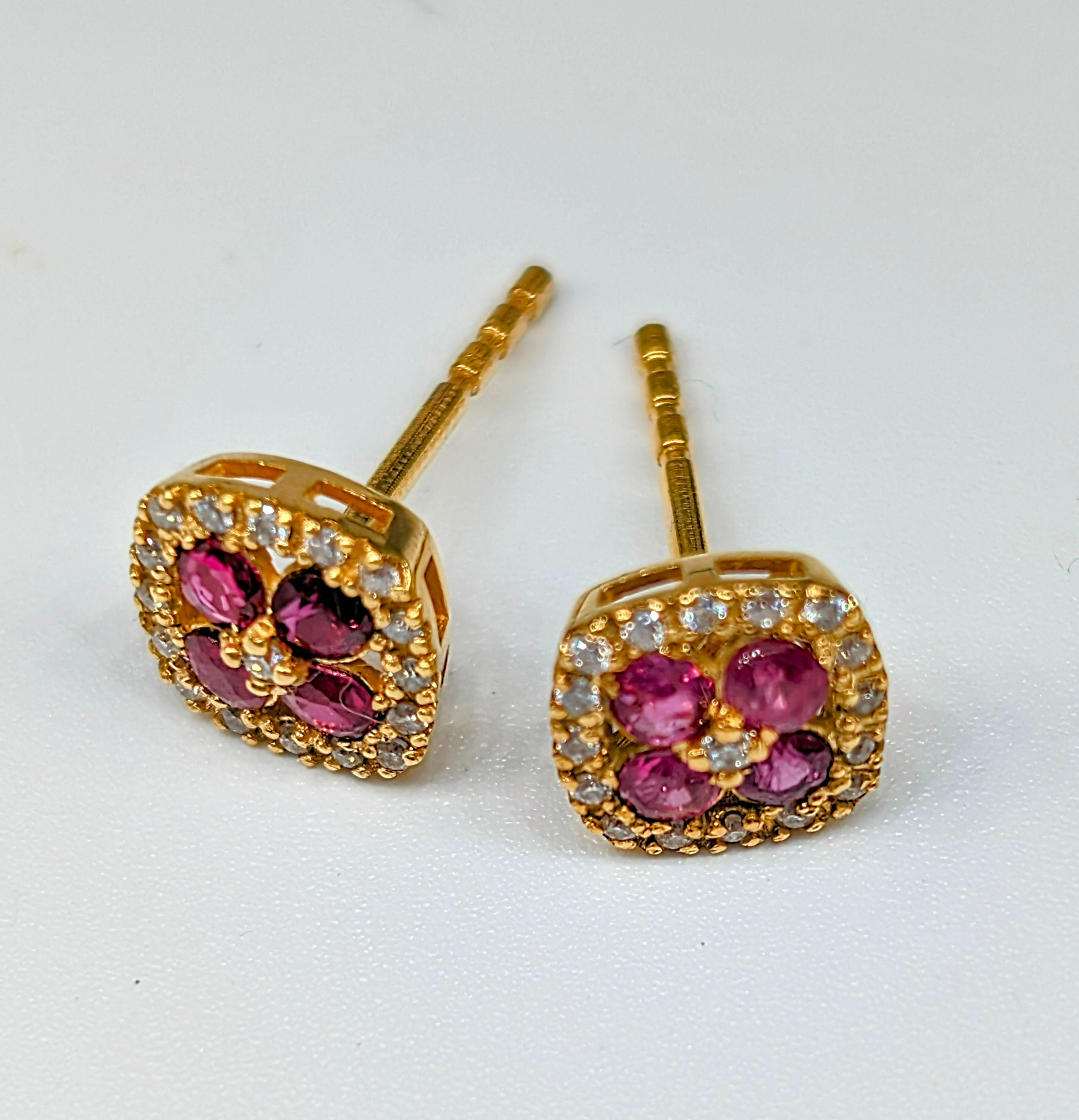 Brilliant Cut 18k Solid Gold clover ruby earrings For Sale