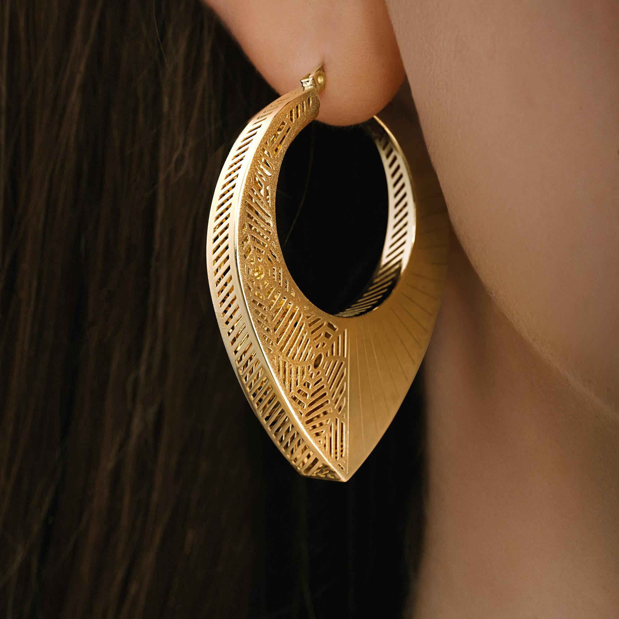 Moderno Orecchini a cerchio piccoli Cosmos in oro massiccio 18 carati, design geometrico in filigrana realizzato a mano in vendita