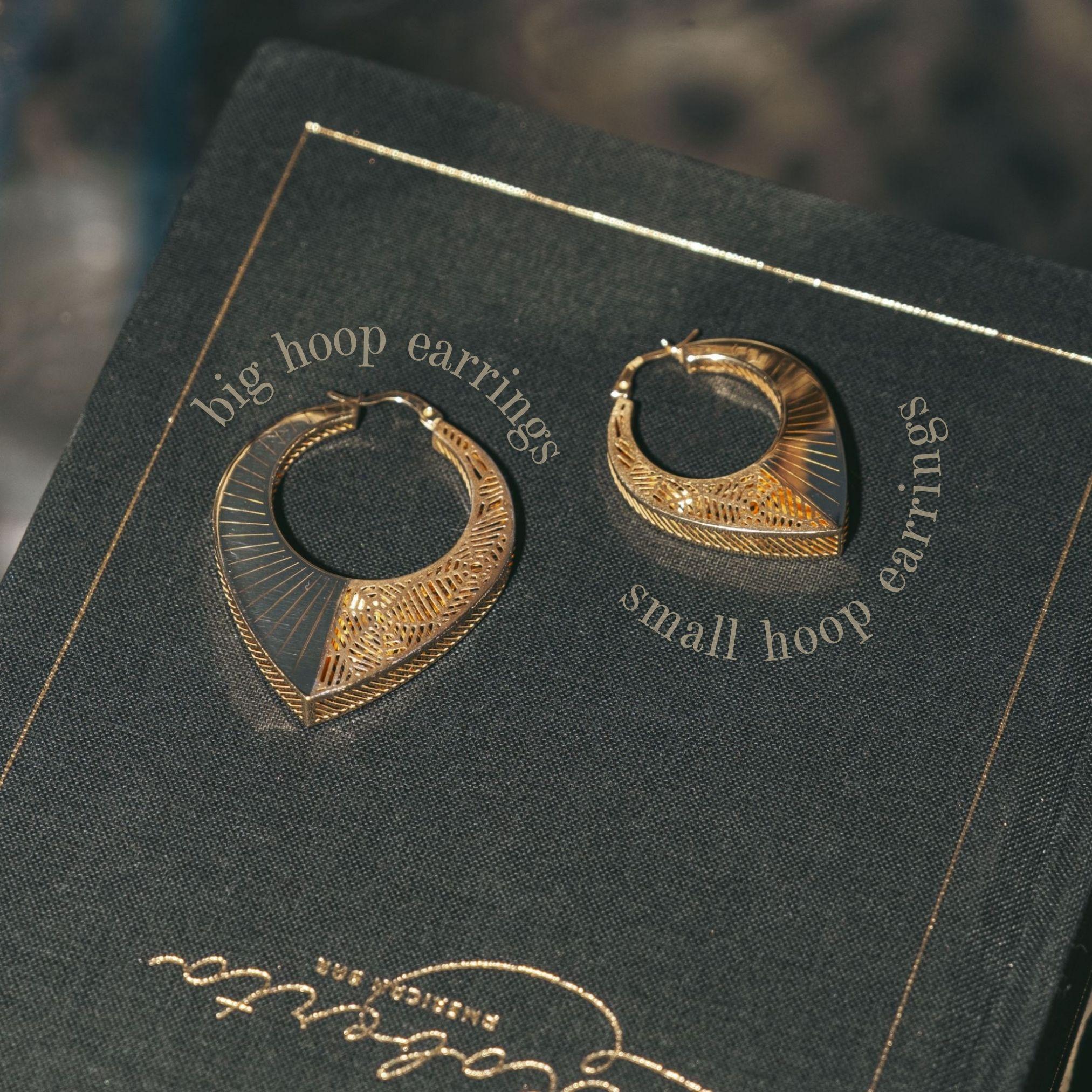 Donna Orecchini a cerchio piccoli Cosmos in oro massiccio 18 carati, design geometrico in filigrana realizzato a mano in vendita