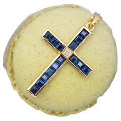 Colgante cruz de oro macizo 18k - Zafiro y diamante - Medallón católico patrimonial