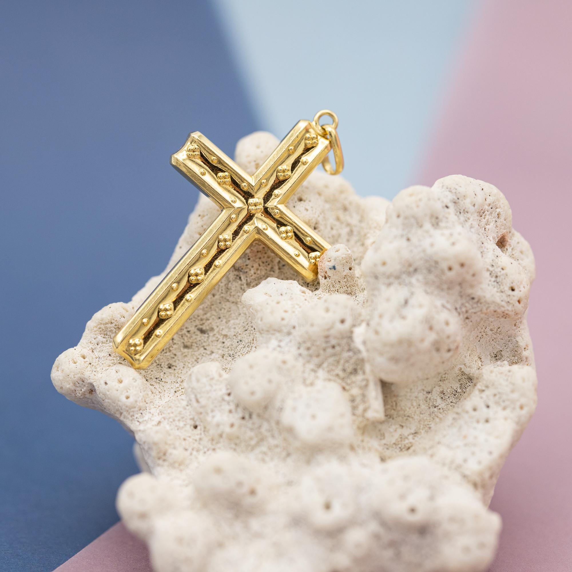 18 Karat massiver Gold Kreuzanhänger - kleiner Charme - Nachlass Katholisches Medaillon - hohl (Bürgerkrieg)
