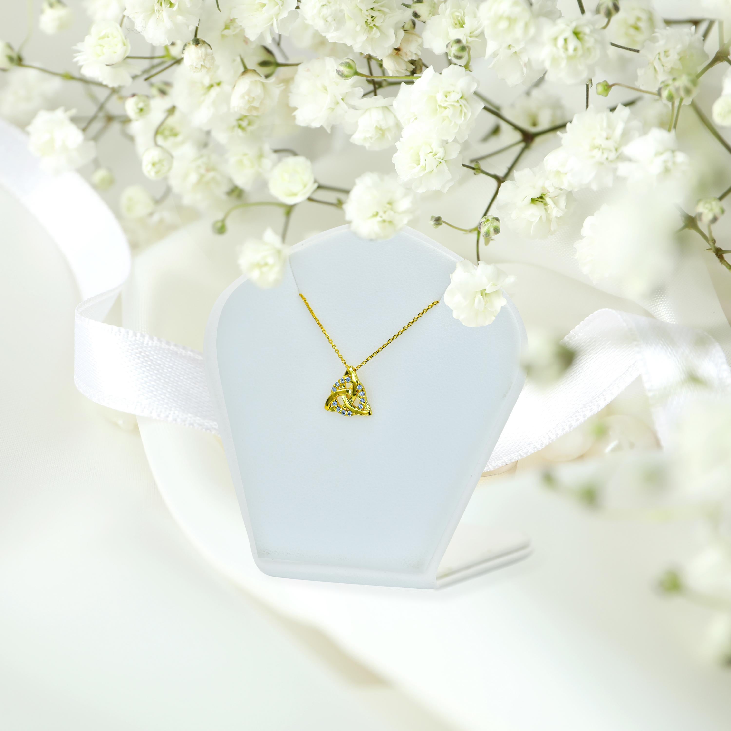 Art Deco 18k Solid Gold Diamond Celtic Knot Pendant Necklace Minimalist Diamond Necklace For Sale
