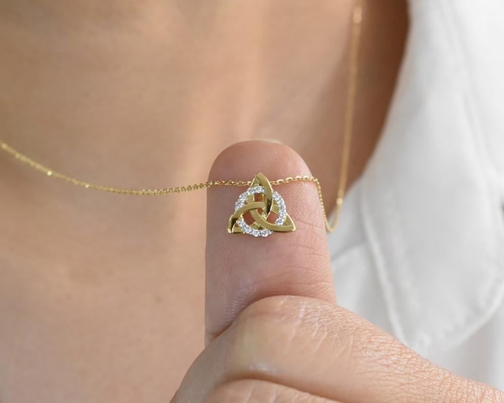 Round Cut 18k Solid Gold Diamond Celtic Knot Pendant Necklace Minimalist Diamond Necklace For Sale