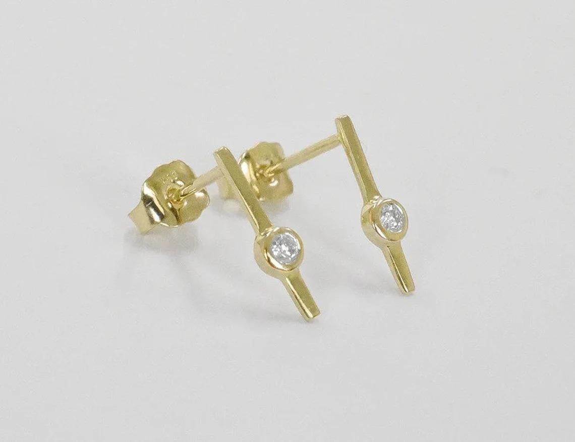 Modern 18K Solid Gold Earrings Diamond Bar Stud Earrings Solitaire Diamond Earrings For Sale
