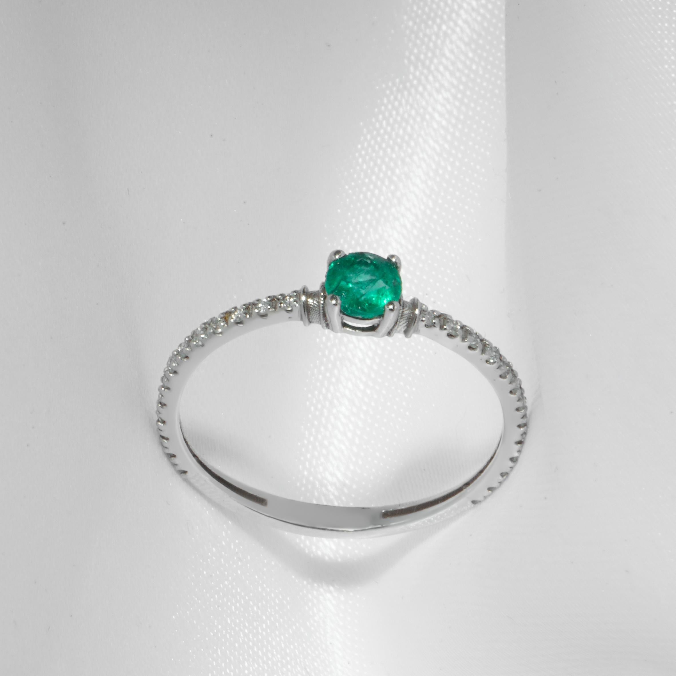18k Solid Gold Endalaus emerald ring In New Condition For Sale In Den Haag, NL
