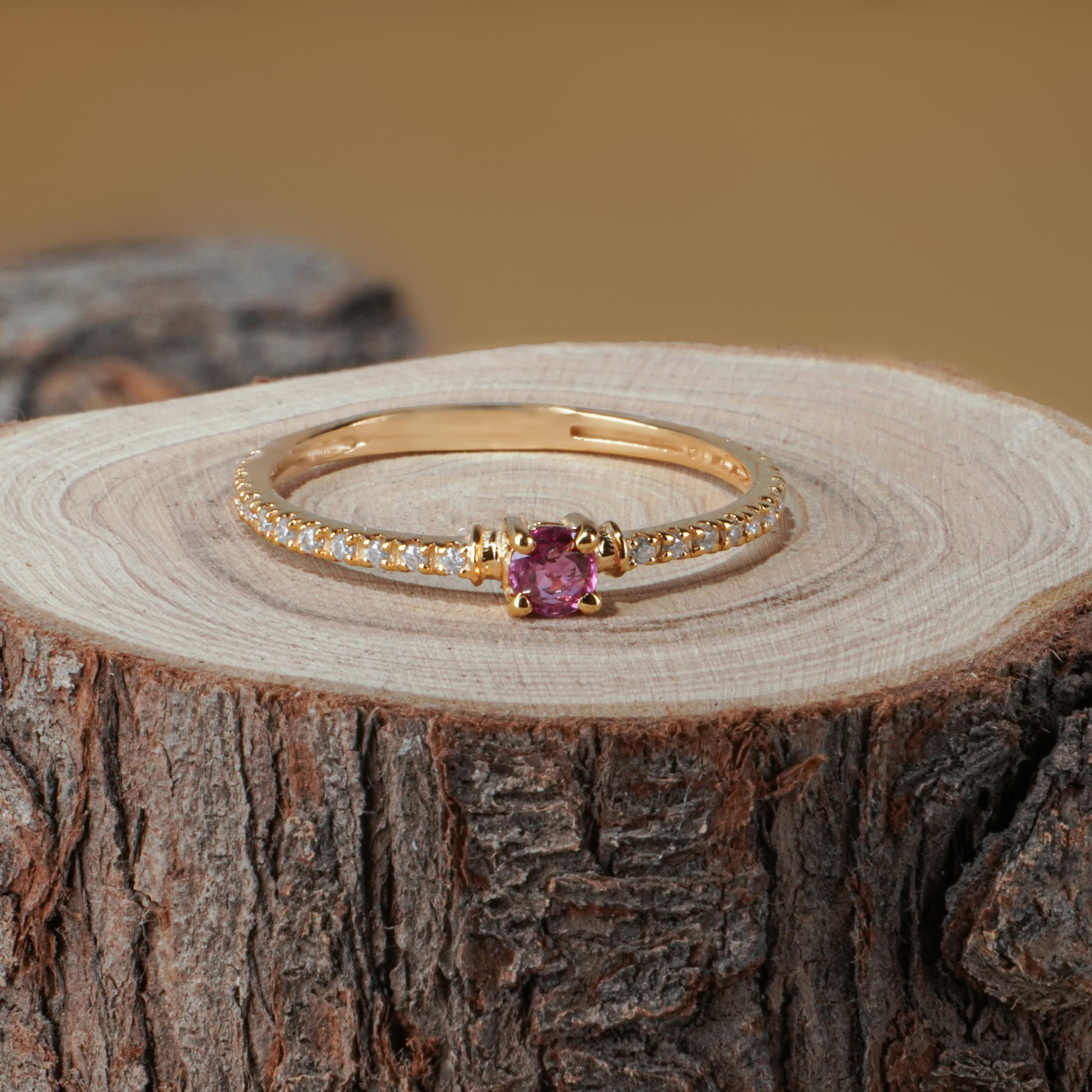 Brilliant Cut 18k Solid Gold Endalaus ruby ring For Sale