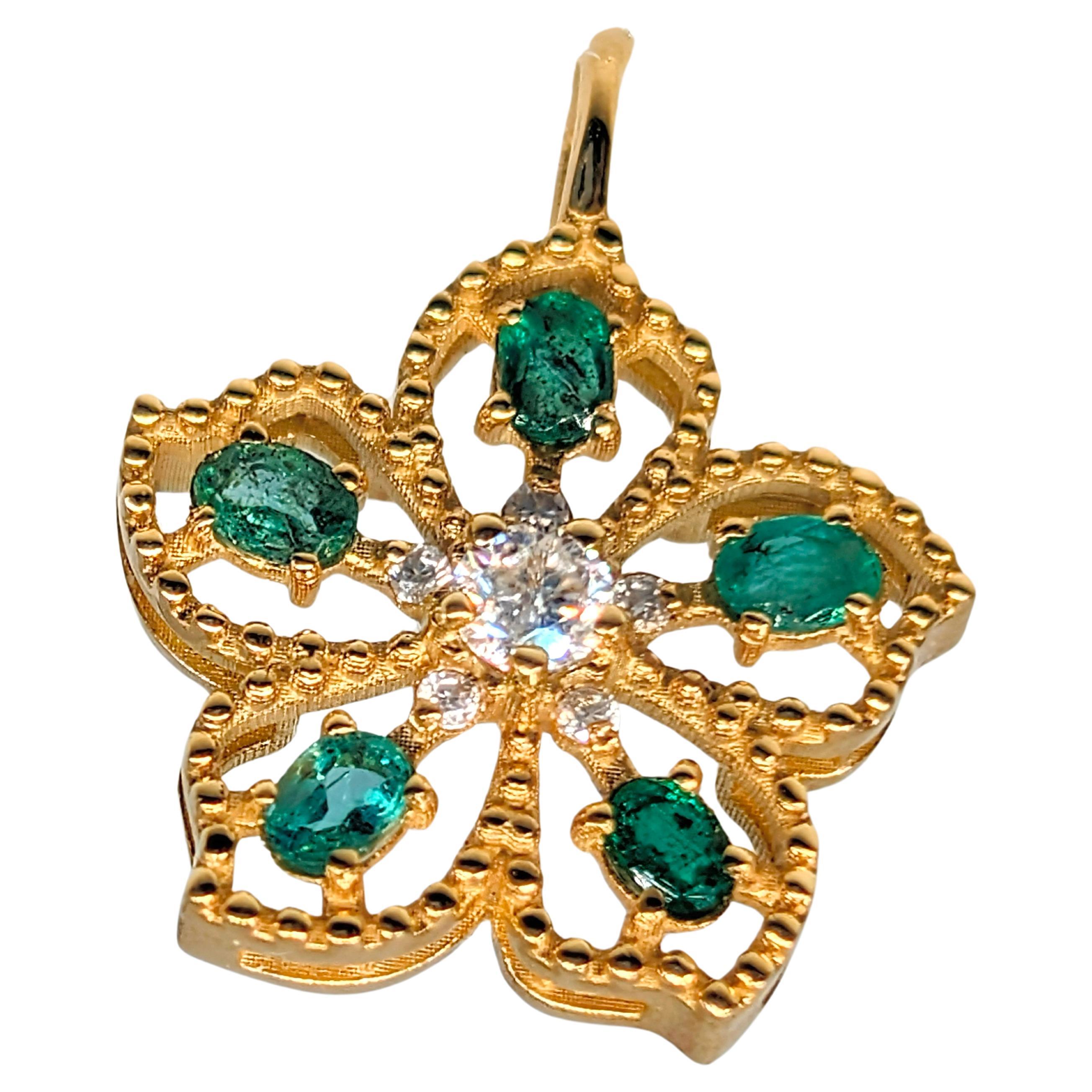 18k Solid Gold Eternal flower  pendant (**With chain**) For Sale