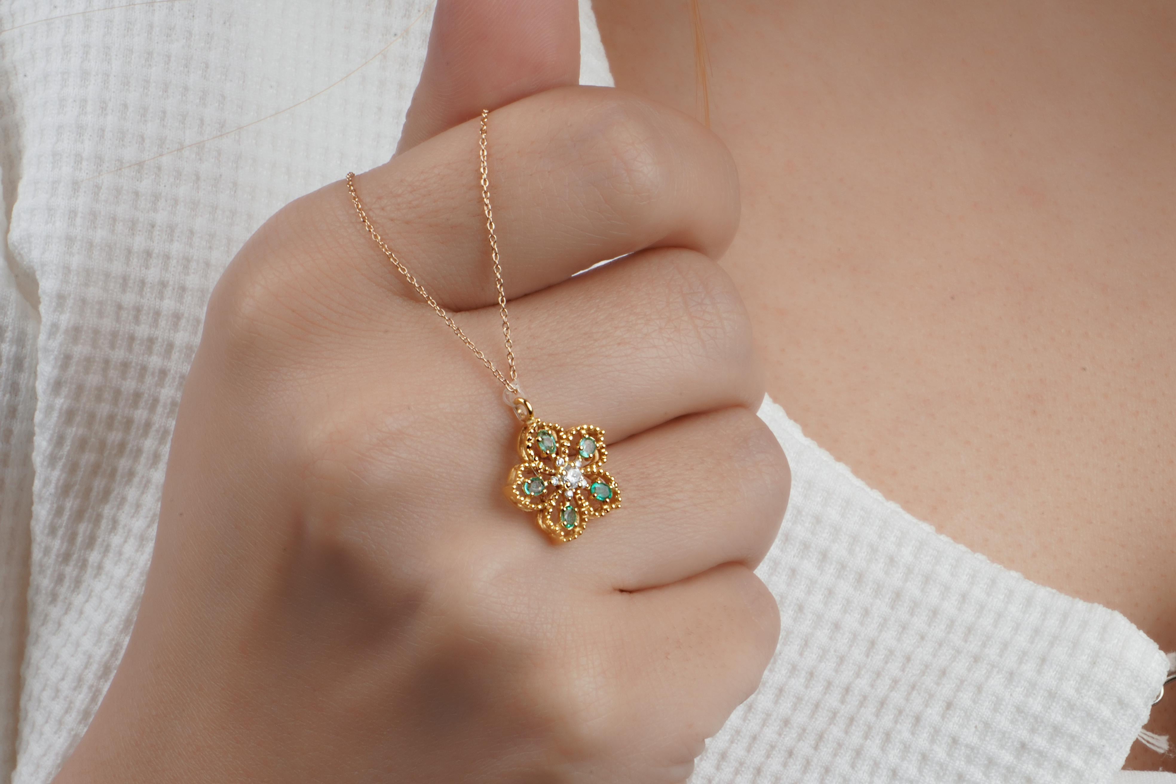 Art Déco Ciondolo a forma di fiore eterno in oro massiccio 18k (**con catena**) in vendita