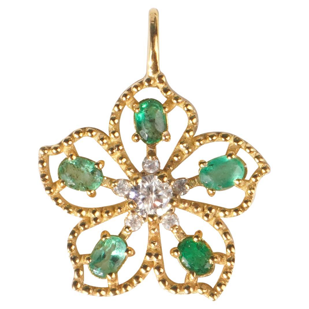 Pendentif fleur éternel en or massif 18 carats (**Avec chaîne**) en vente