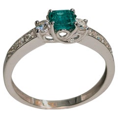 18k Solid Gold exquisite emerald ring