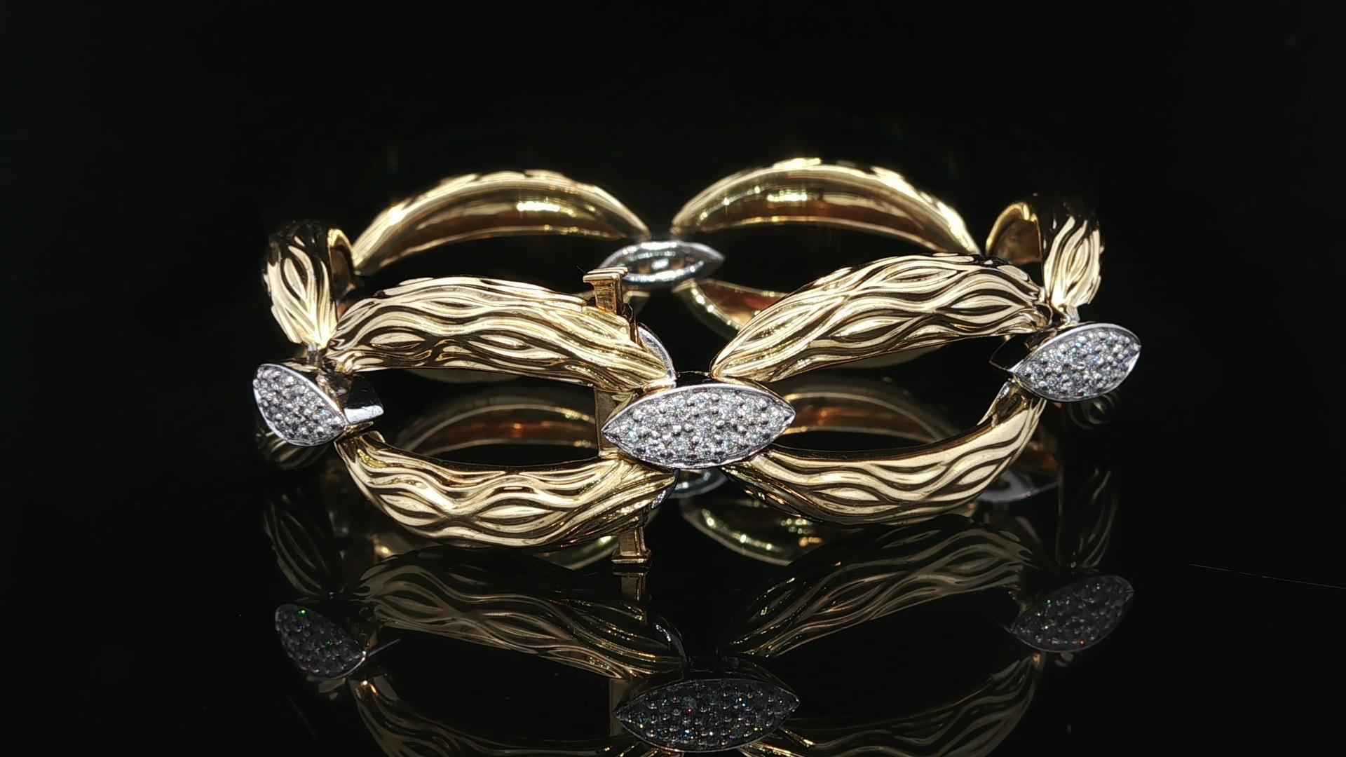 18k Solid Gold F VS Diamond Textured Wavy Marquise Shape Open Link Bracelet In Excellent Condition For Sale In Montclair, NJ
