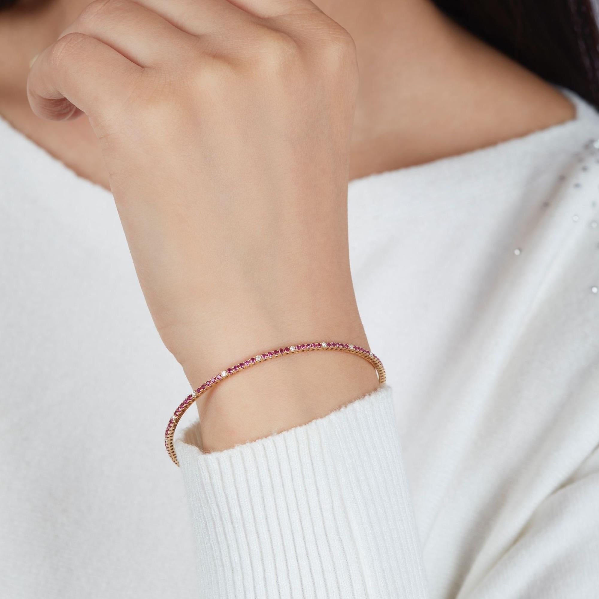 Contemporary 18K Solid Gold Flex Bangle, 1.25 Ctw Natural Diamond Ruby Bracelet, 6.5 Inches For Sale