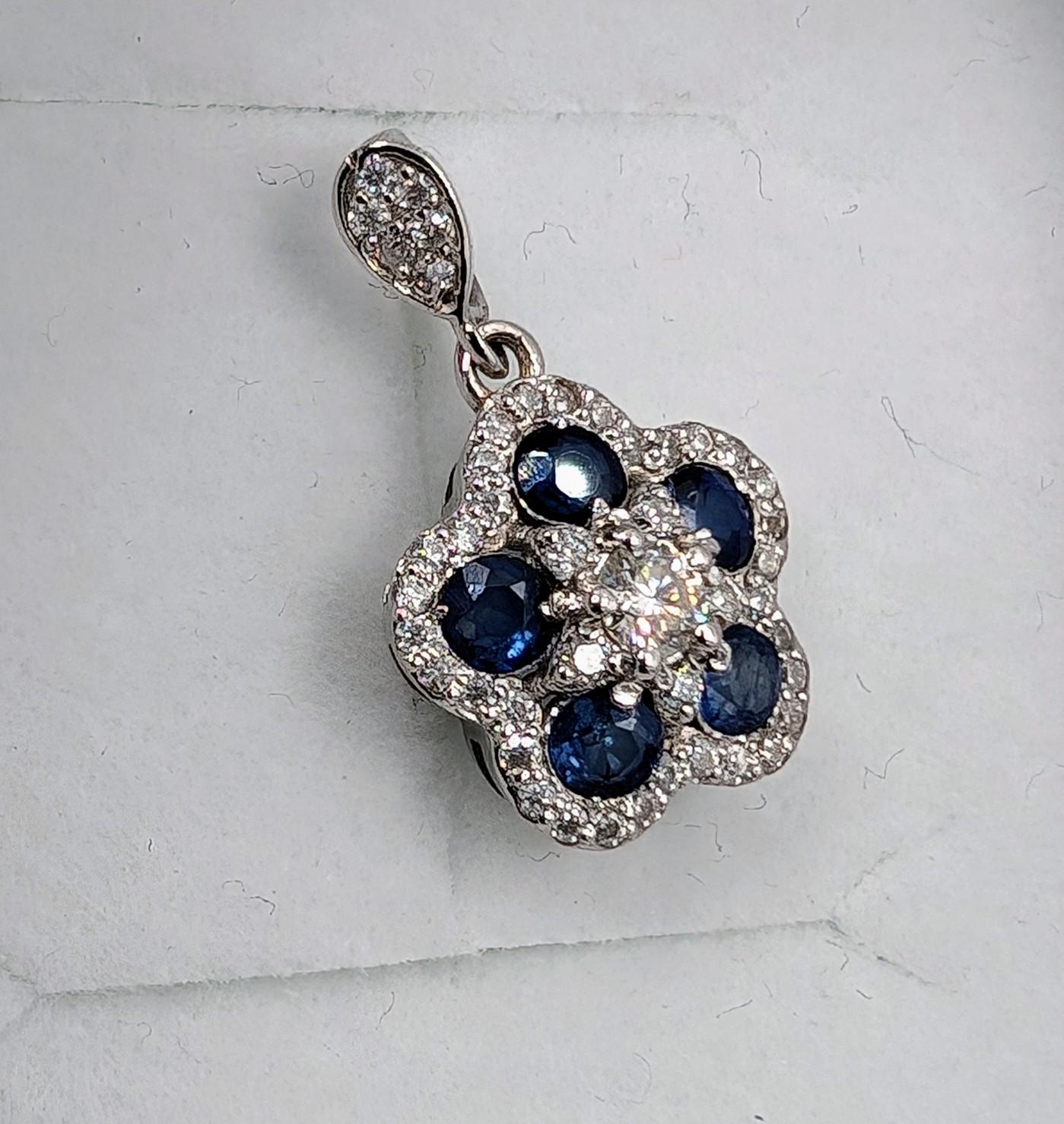 18k Solid Gold Glory sapphire pendant (**without chain**) In New Condition For Sale In Den Haag, NL