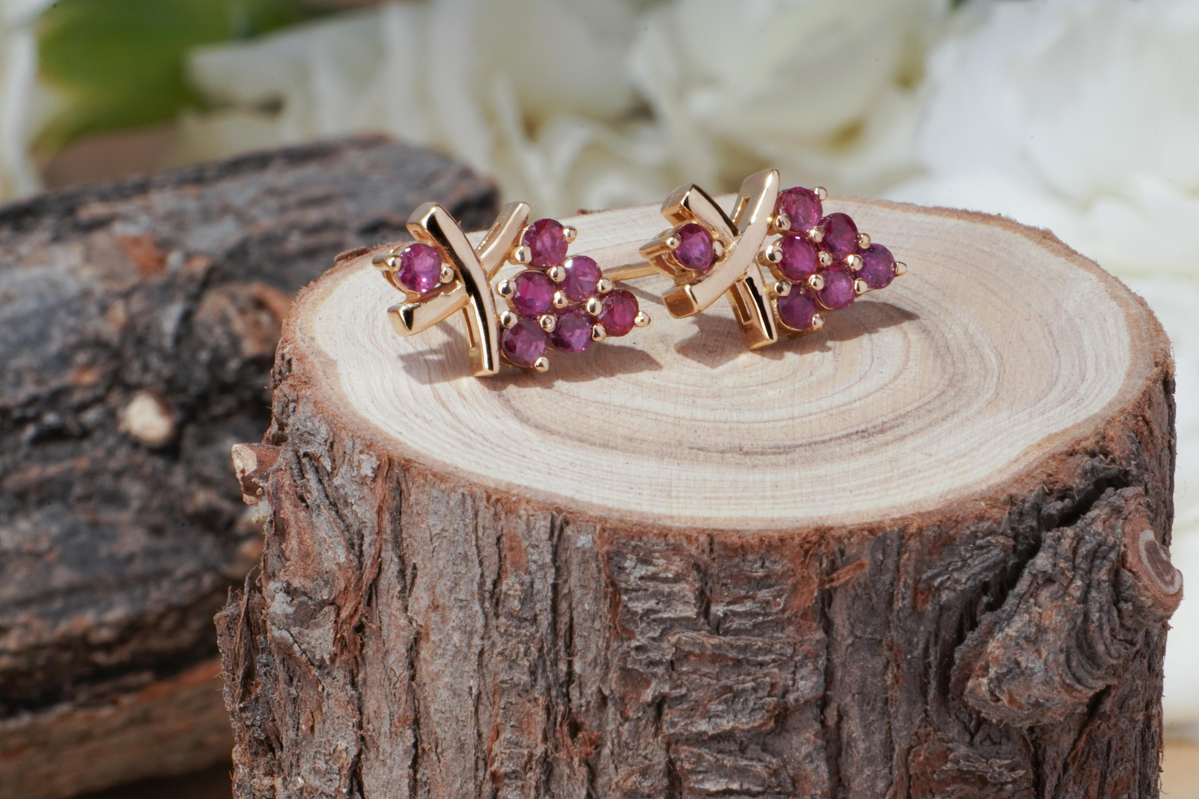Modern 18K solid GOLD grape ruby earrings For Sale