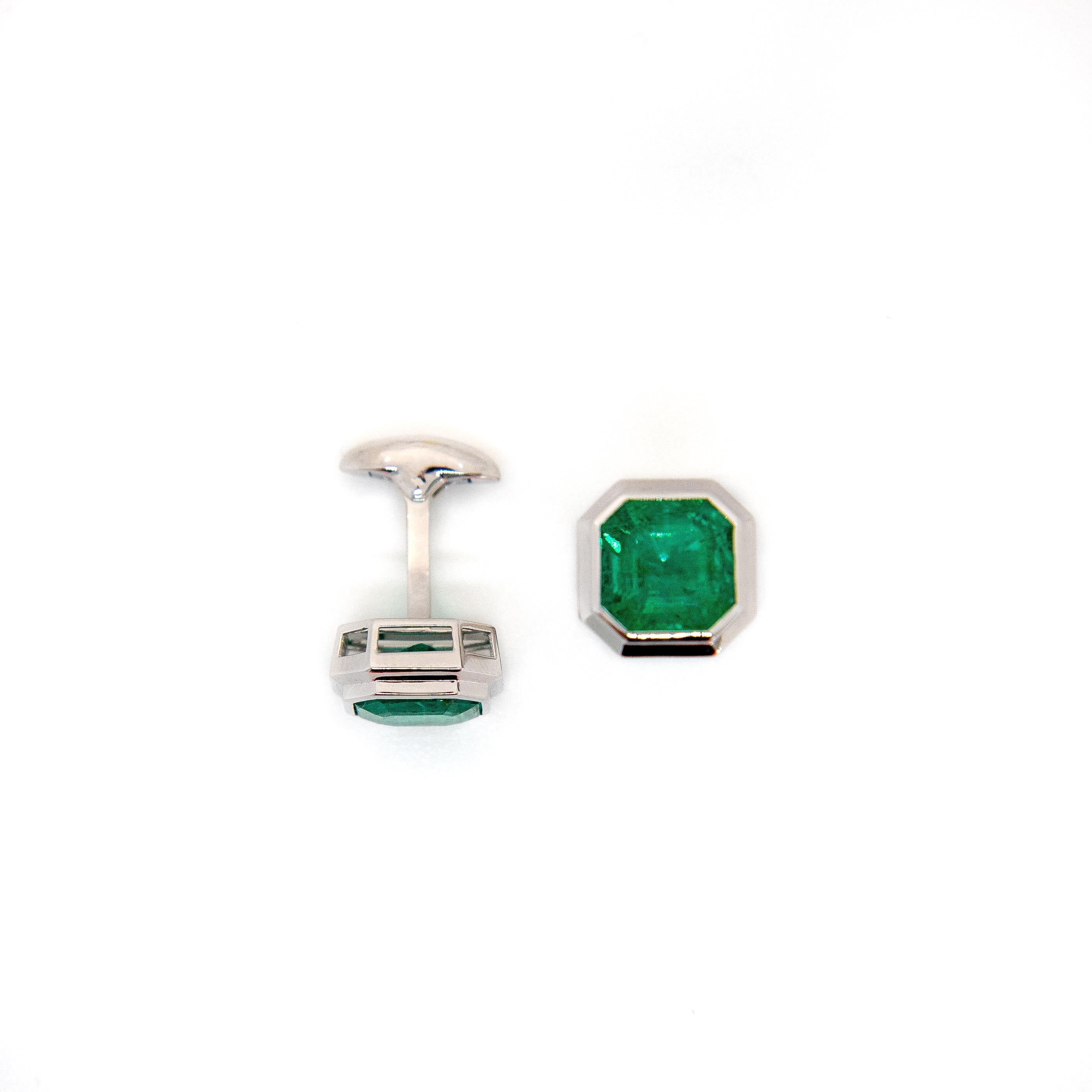 18K Solid Gold Hand Made Emerald Bezel Set Cufflinks For Sale 1
