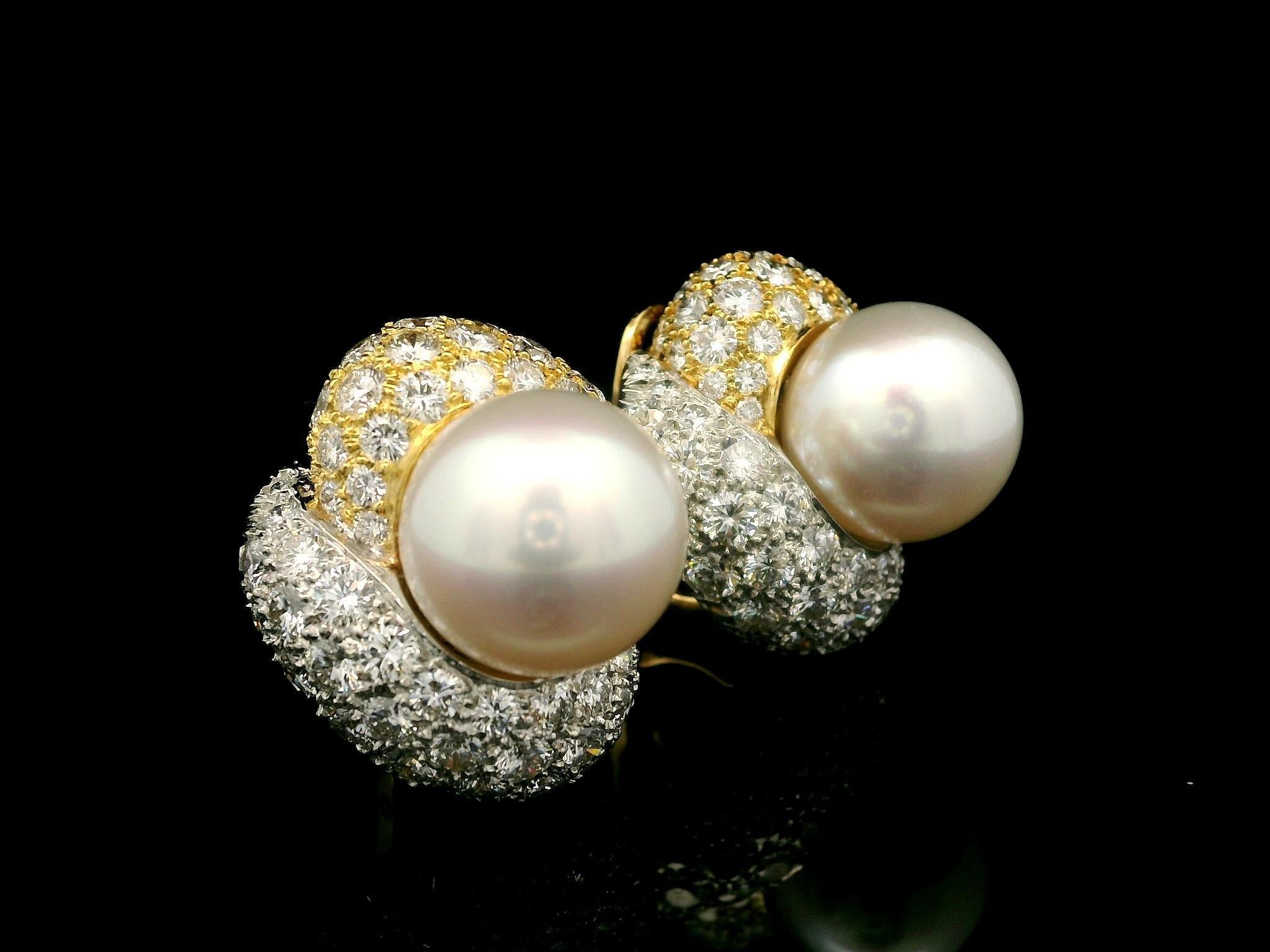 18k Massivgold Hochwertige 12,8 mm Südseeperle 8ctw Diamant-Ohrringe mit Deckel (Rundschliff) im Angebot