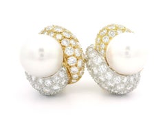 Orecchini in oro massiccio 18k di alta qualità con perle dei mari del sud da 12,8 mm e diamanti da 8 ct.