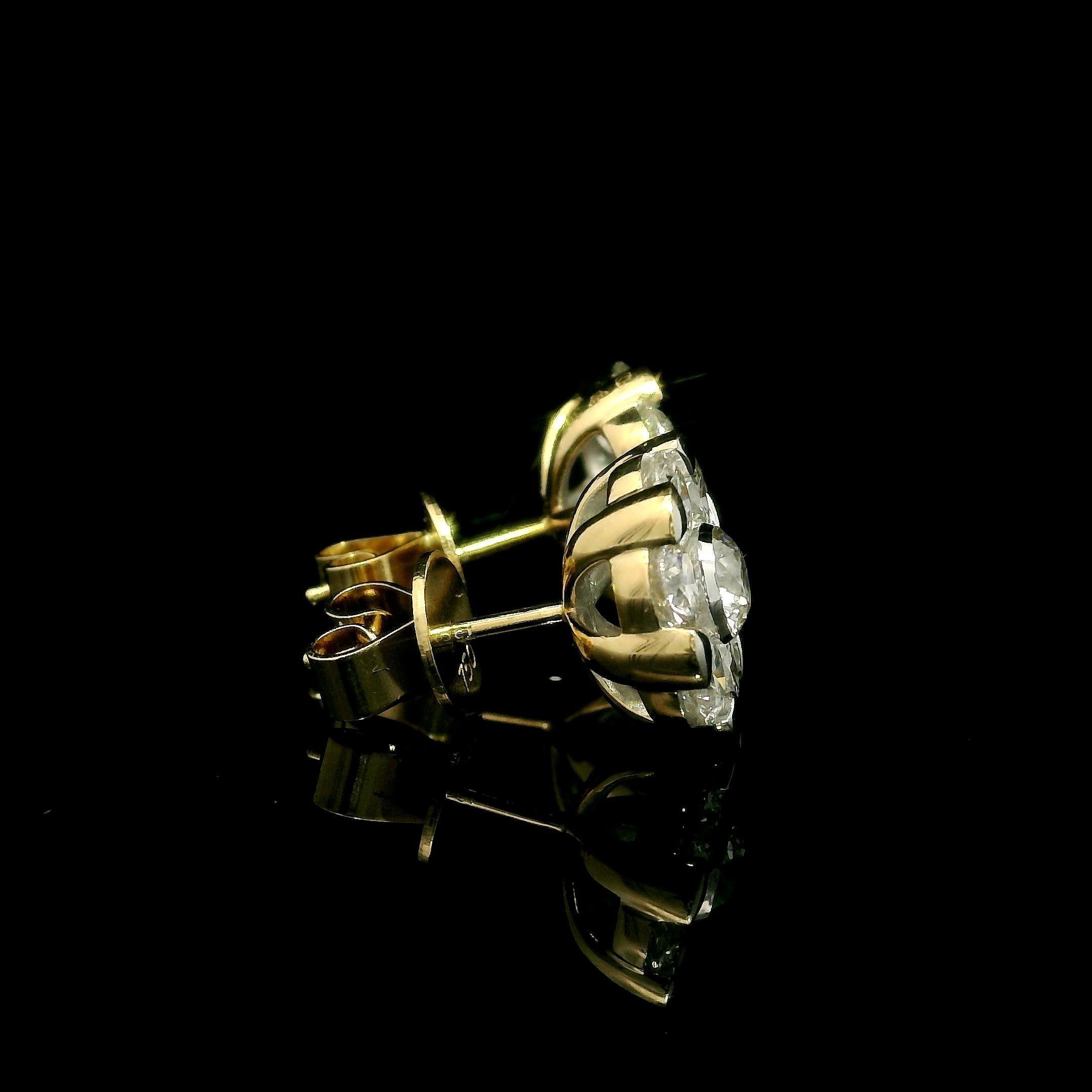 Orecchini in oro massiccio 18k di alta qualità con diamante illusorio a grappolo floreale da 3 ct. in vendita 6