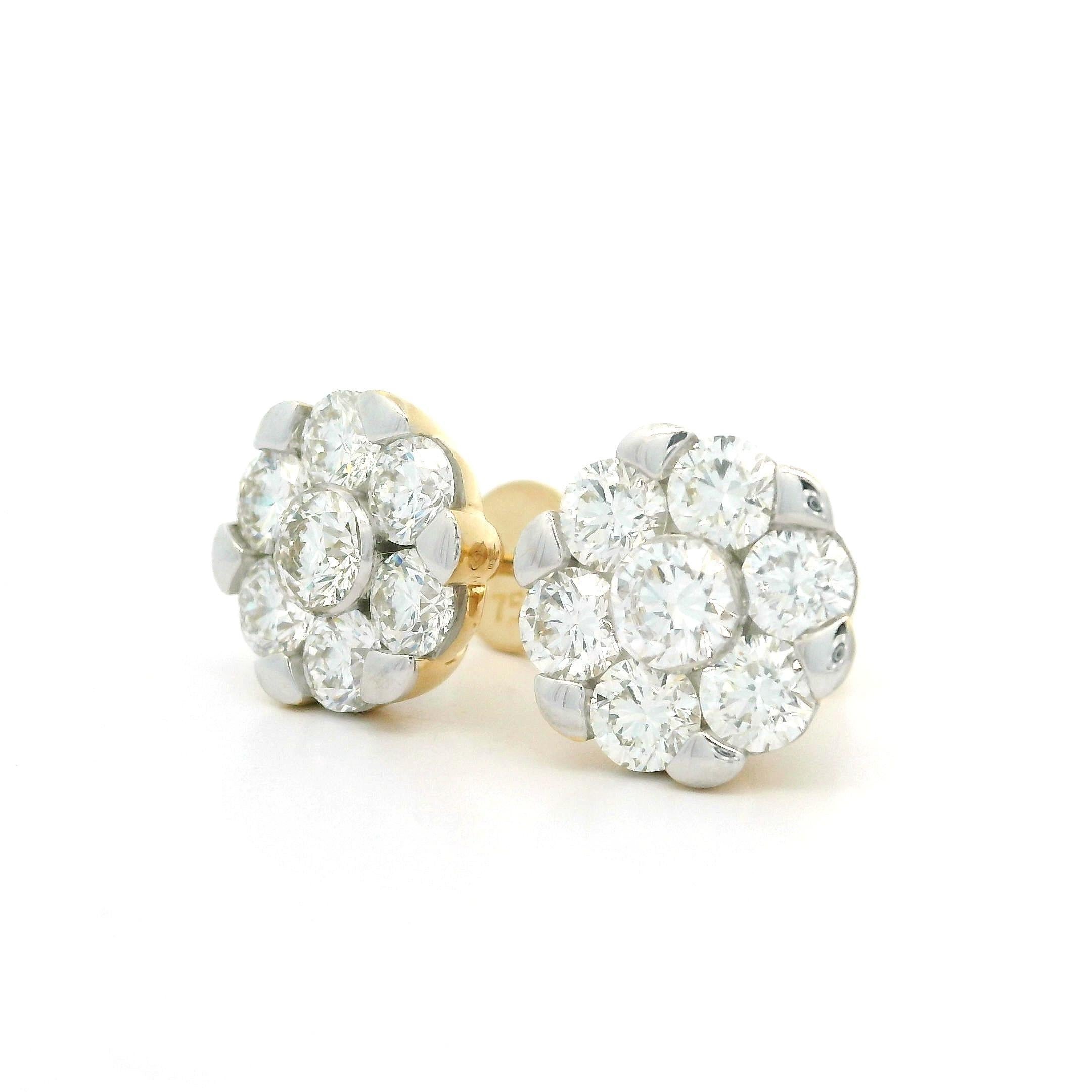 Orecchini in oro massiccio 18k di alta qualità con diamante illusorio a grappolo floreale da 3 ct. in vendita 9