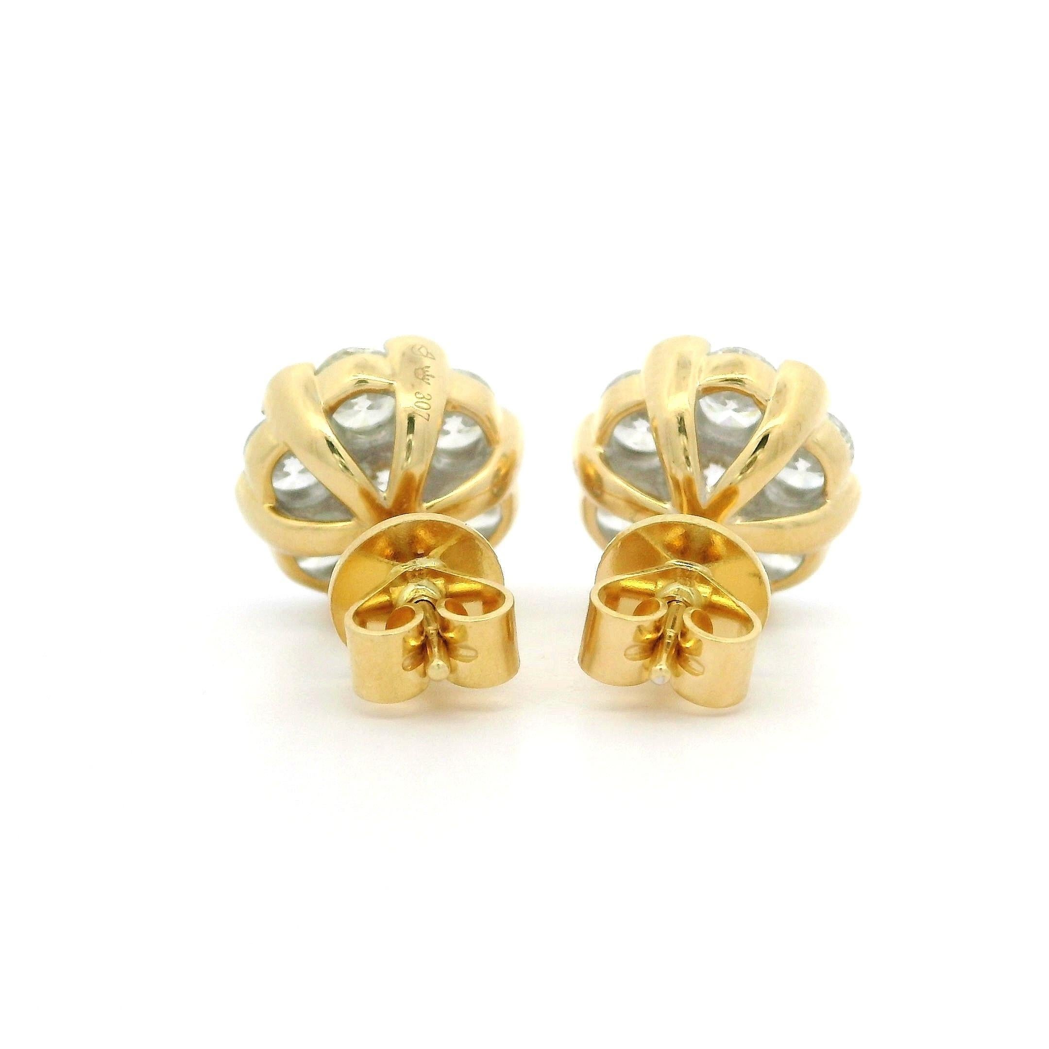 Orecchini in oro massiccio 18k di alta qualità con diamante illusorio a grappolo floreale da 3 ct. in vendita 11