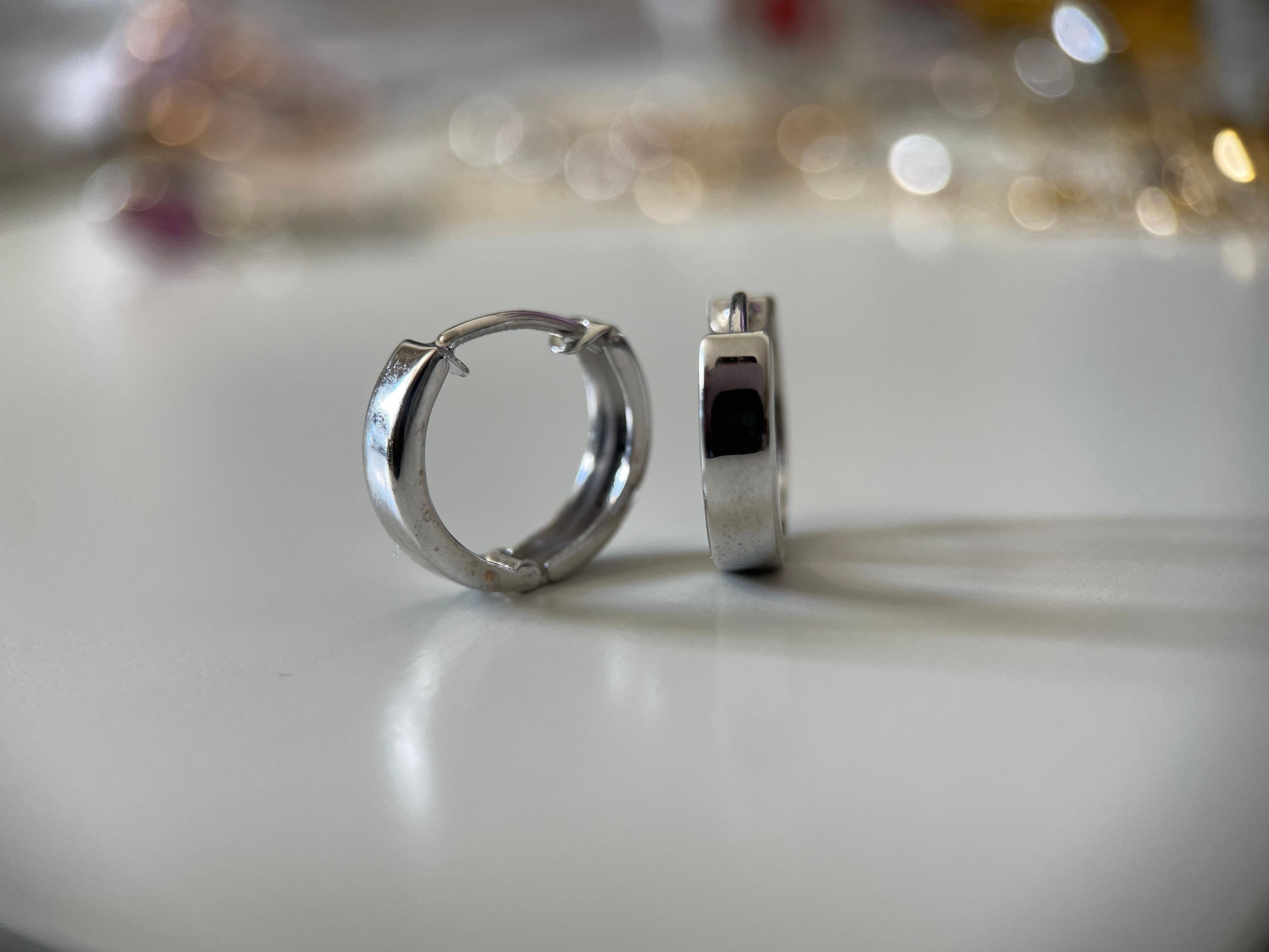 Orecchini a cerchio in oro massiccio 18k (usati/rimessi a nuovo) - Oro puro 750 (misura 10 mm) In condizioni ottime in vendita a Singapore, SG