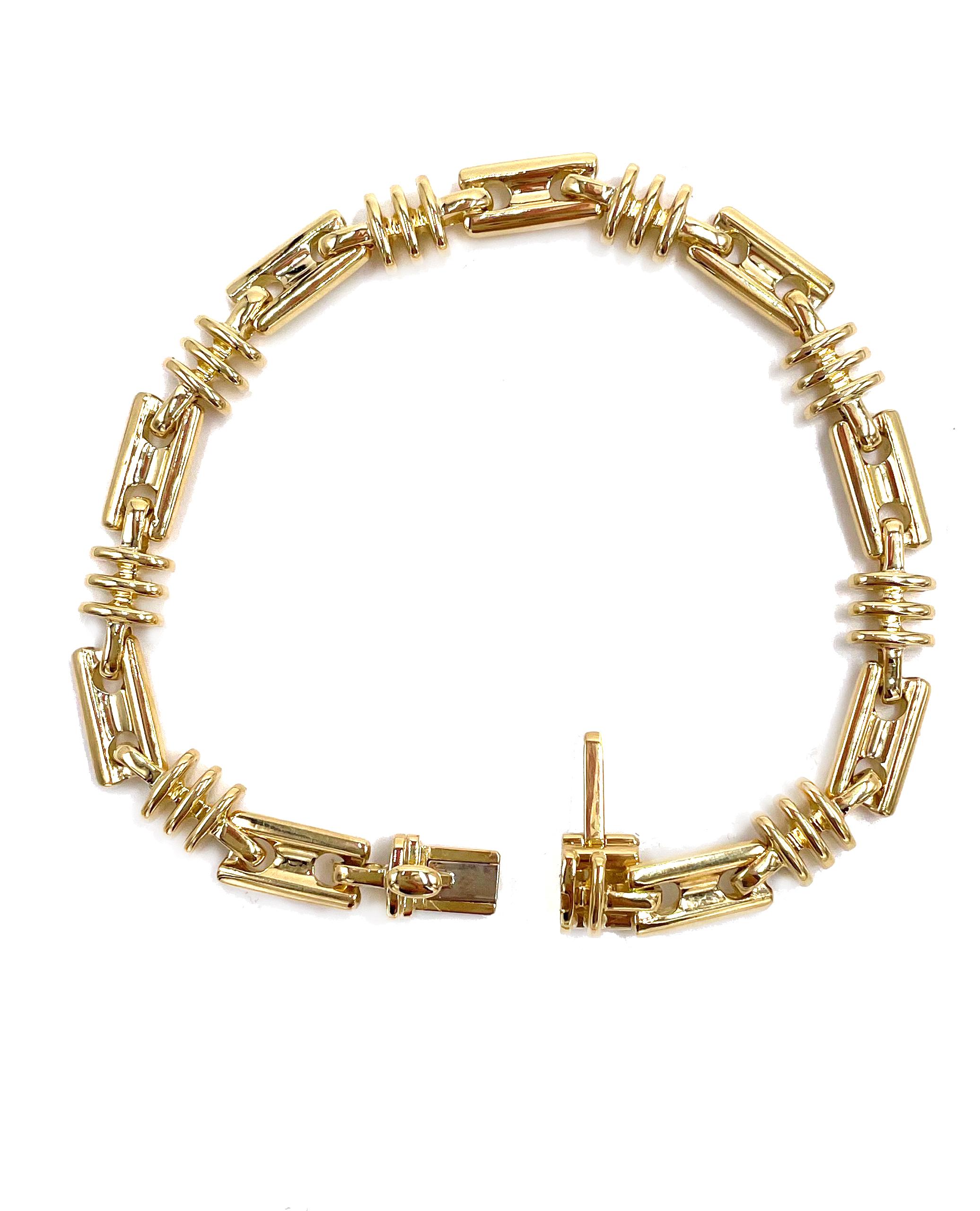 Massives Herrenarmband aus 18 Karat Gelbgold mit handgefertigtem Verschluss und verstecktem Sicherheitsverschluss. 

* 43,8 Gramm Gesamtgewicht.
* 8,75 Zoll lang. Kann abgekürzt werden.