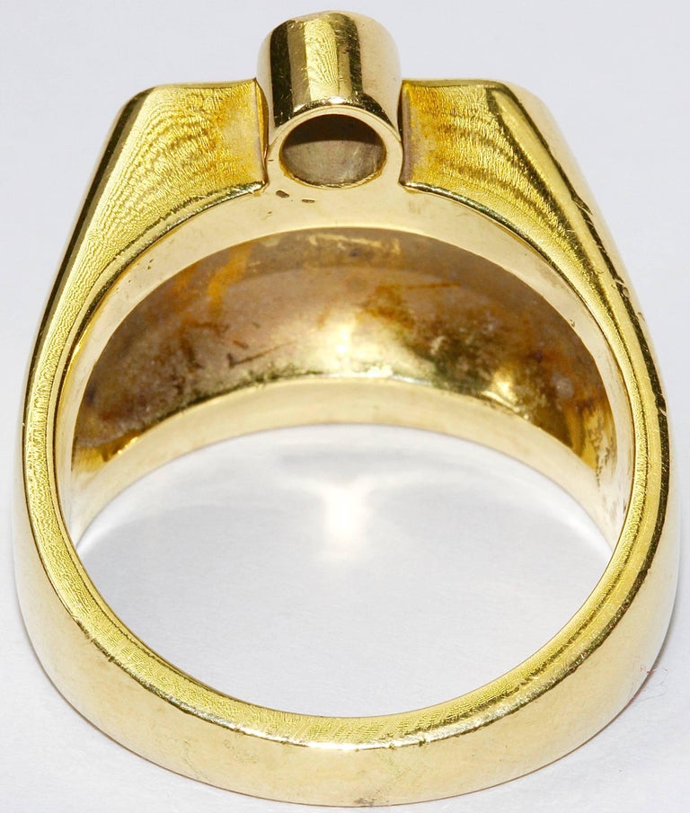 18k Solid Gold Men’s Ring with Diamond Solitaire, Noble Coat of Arms For Sale at 1stDibs