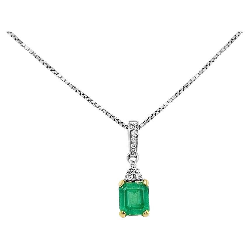 18k Solid Gold Natural Colombian Emerald and 3 Round Diamonds on Top Pendant For Sale