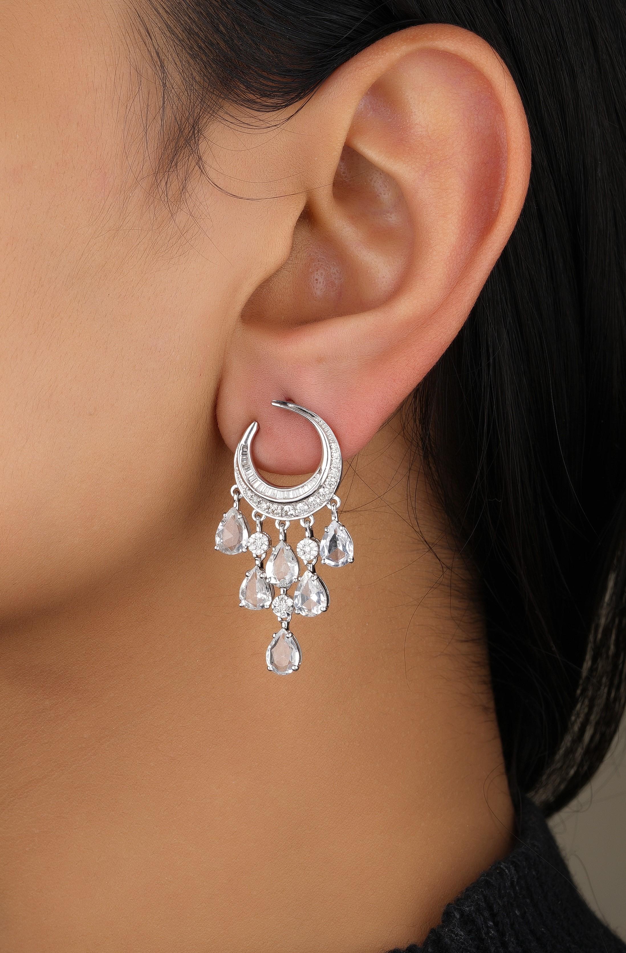 18 Karat Massivgold Ohrringe mit natürlichen Diamanten im Rosenschliff und weißem Saphir im Zustand „Neu“ im Angebot in New Delhi, DL