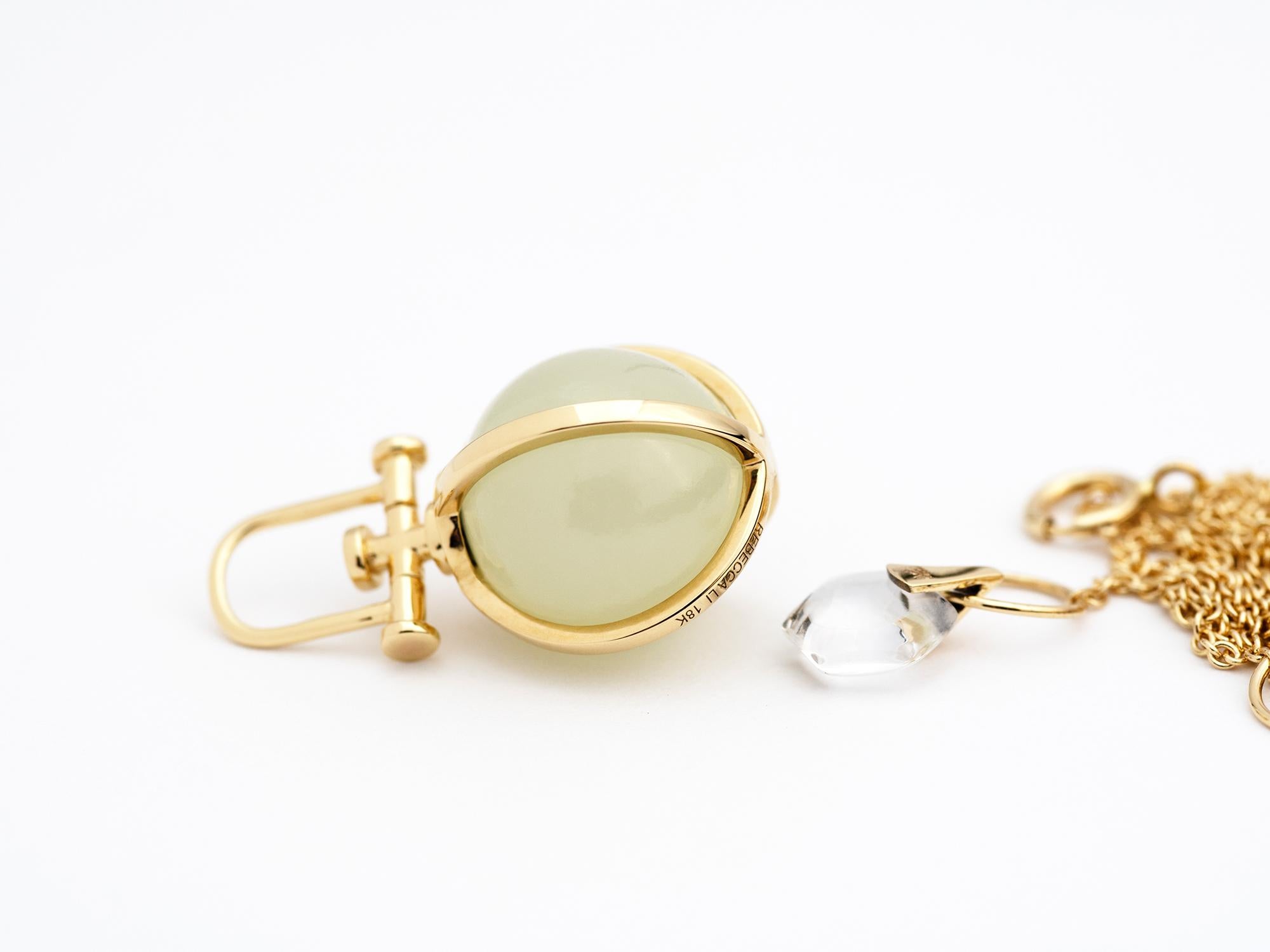 Collier pendentif orbe sacré moderne en or massif 18 carats et jade blanc néphrite Neuf - En vente à Valencia, CA