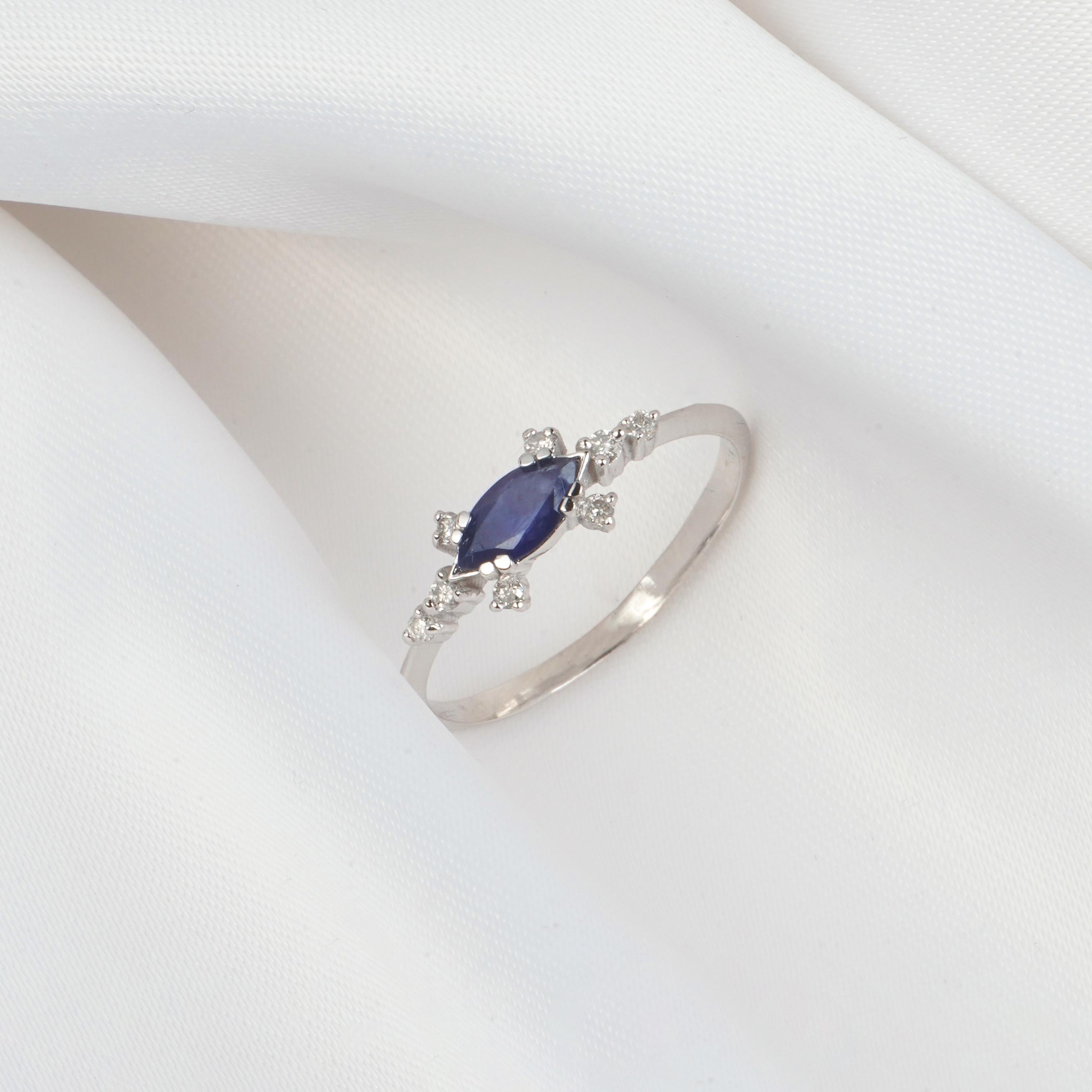 Art Deco 18K solid Gold Night sky blue Sapphire and Diamond ring For Sale