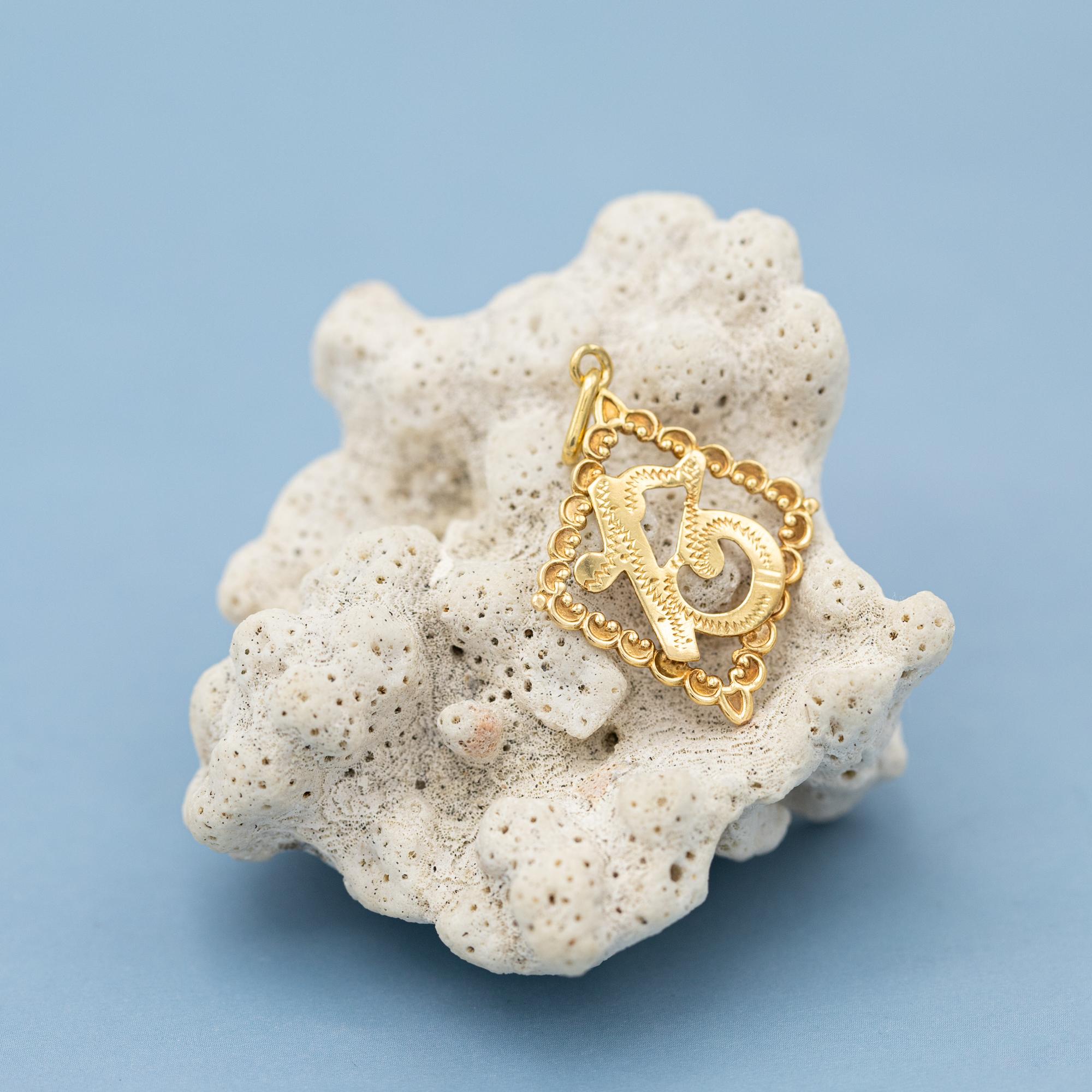 18K solid gold number 13 good luck charm - Love token - vintage lucky nr pendant In Good Condition For Sale In Antwerp, BE