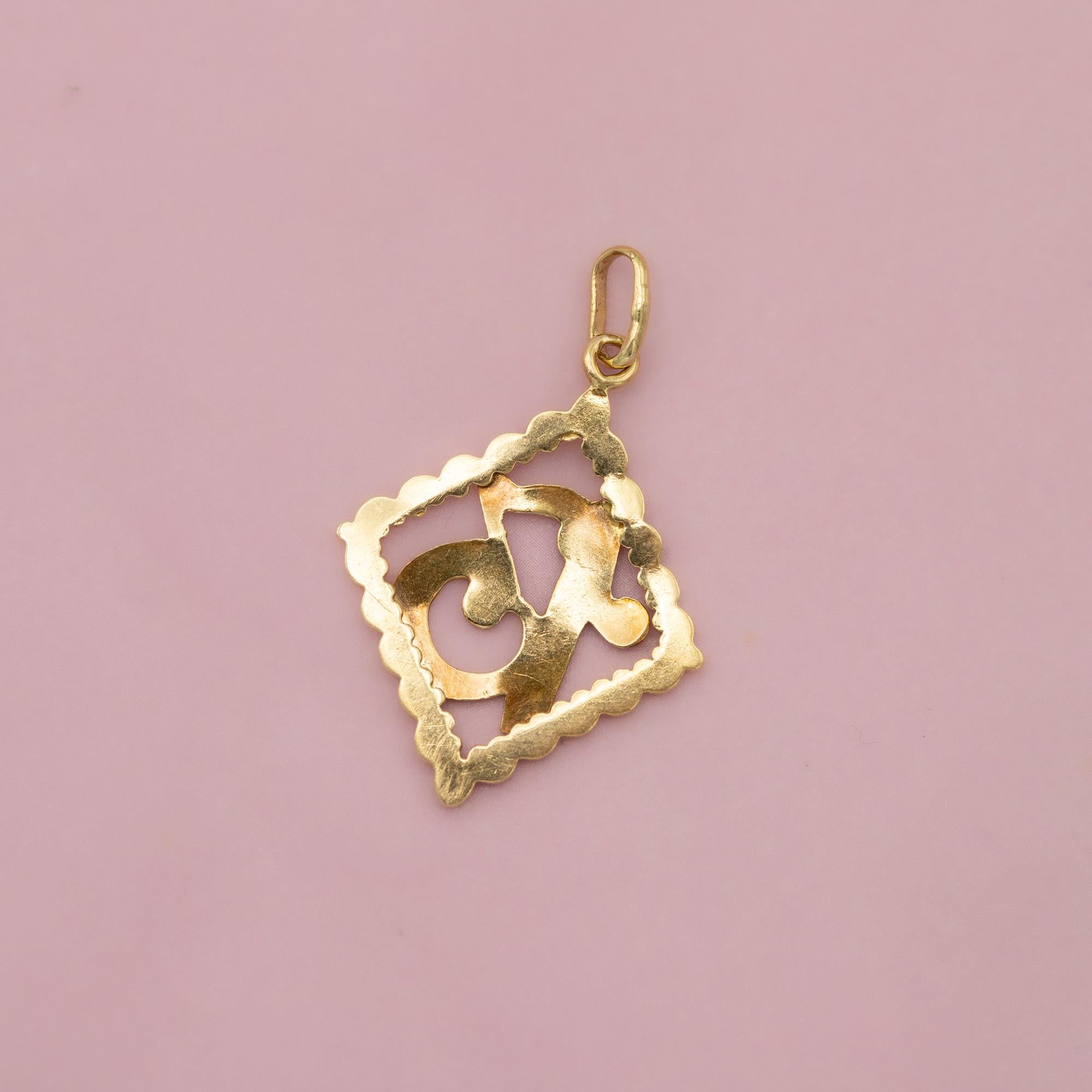 18K solid gold number 13 good luck charm - Love token - vintage lucky nr pendant For Sale 2