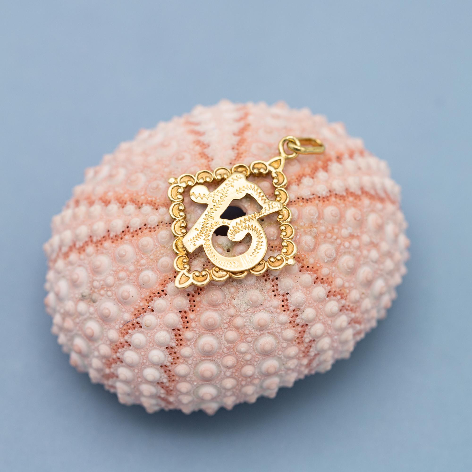 18K solid gold number 13 good luck charm - Love token - vintage lucky nr pendant For Sale 3